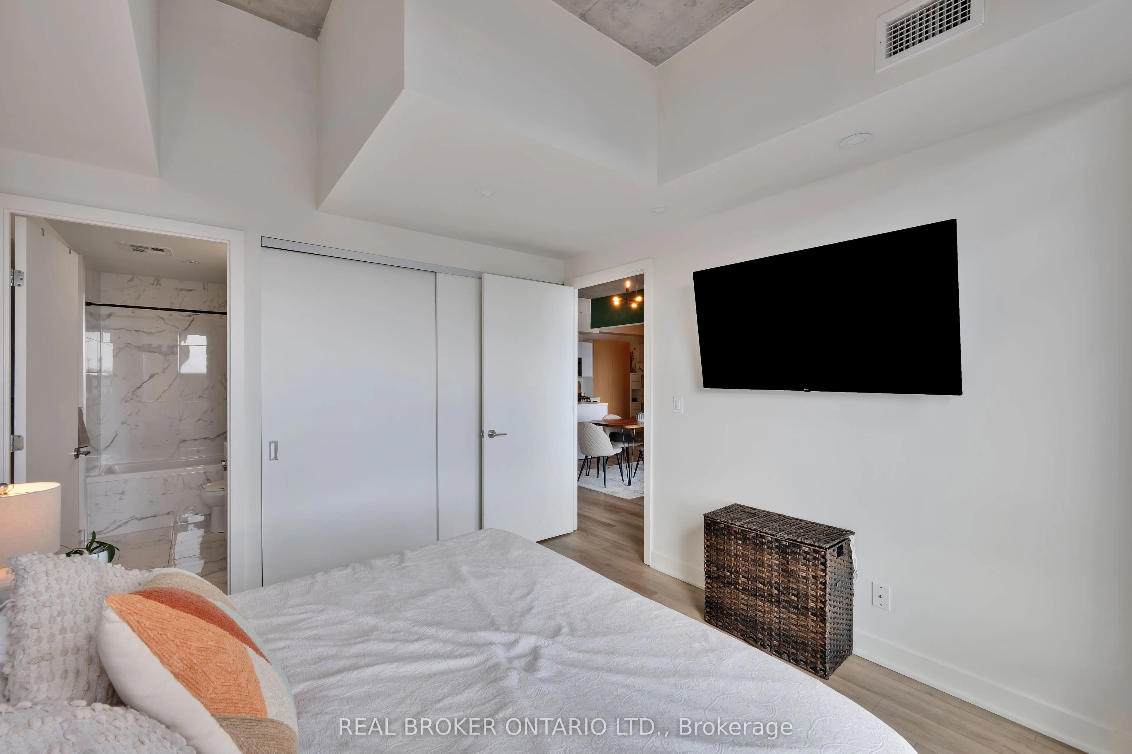 203 Catherine Street #703