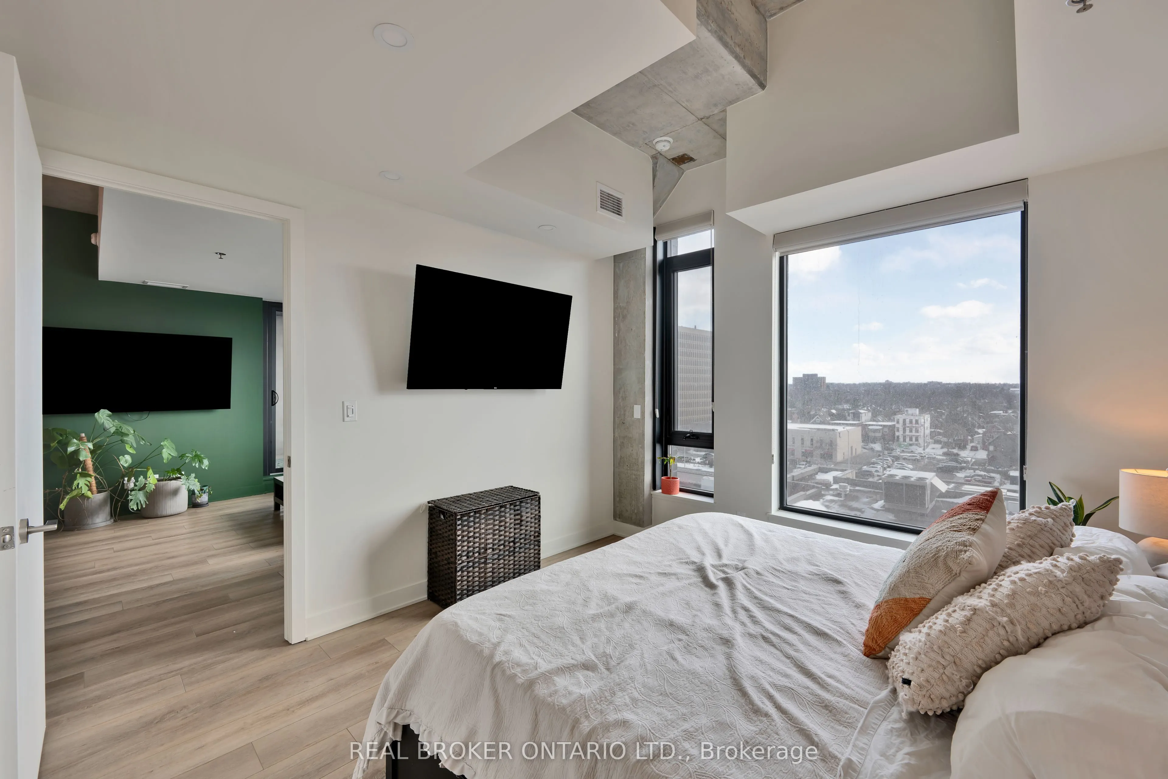 203 Catherine Street #703