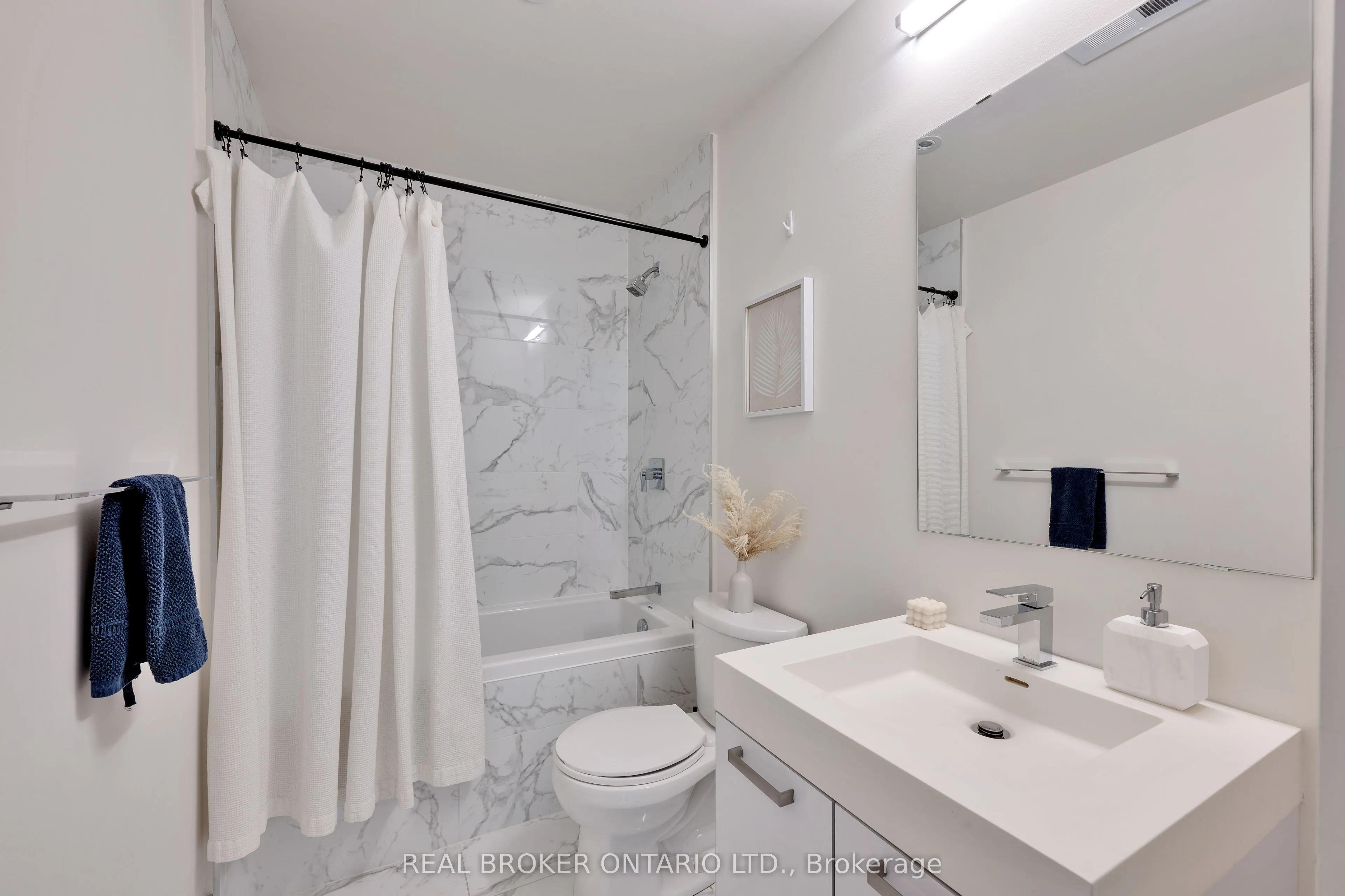 203 Catherine Street #703