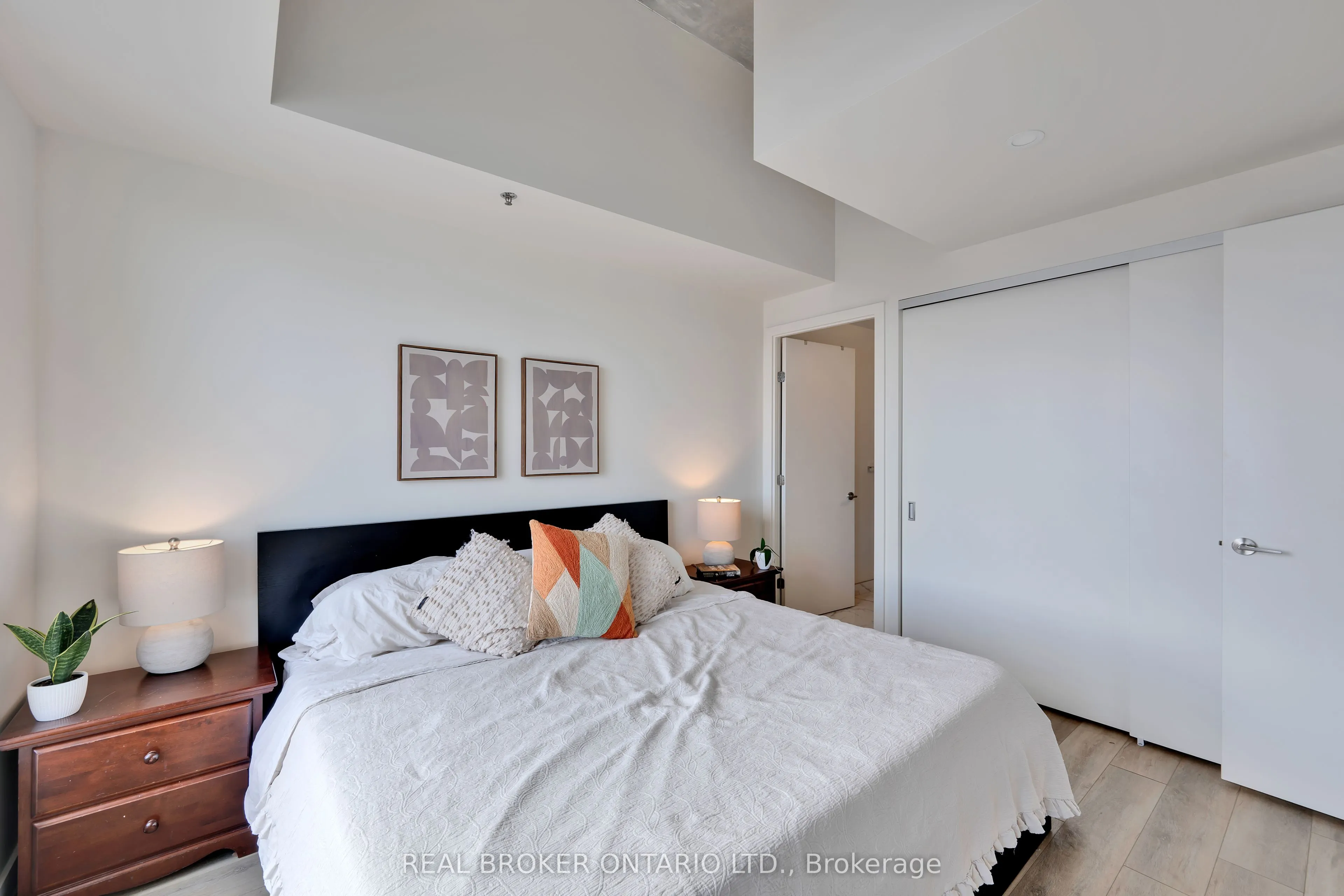 203 Catherine Street #703