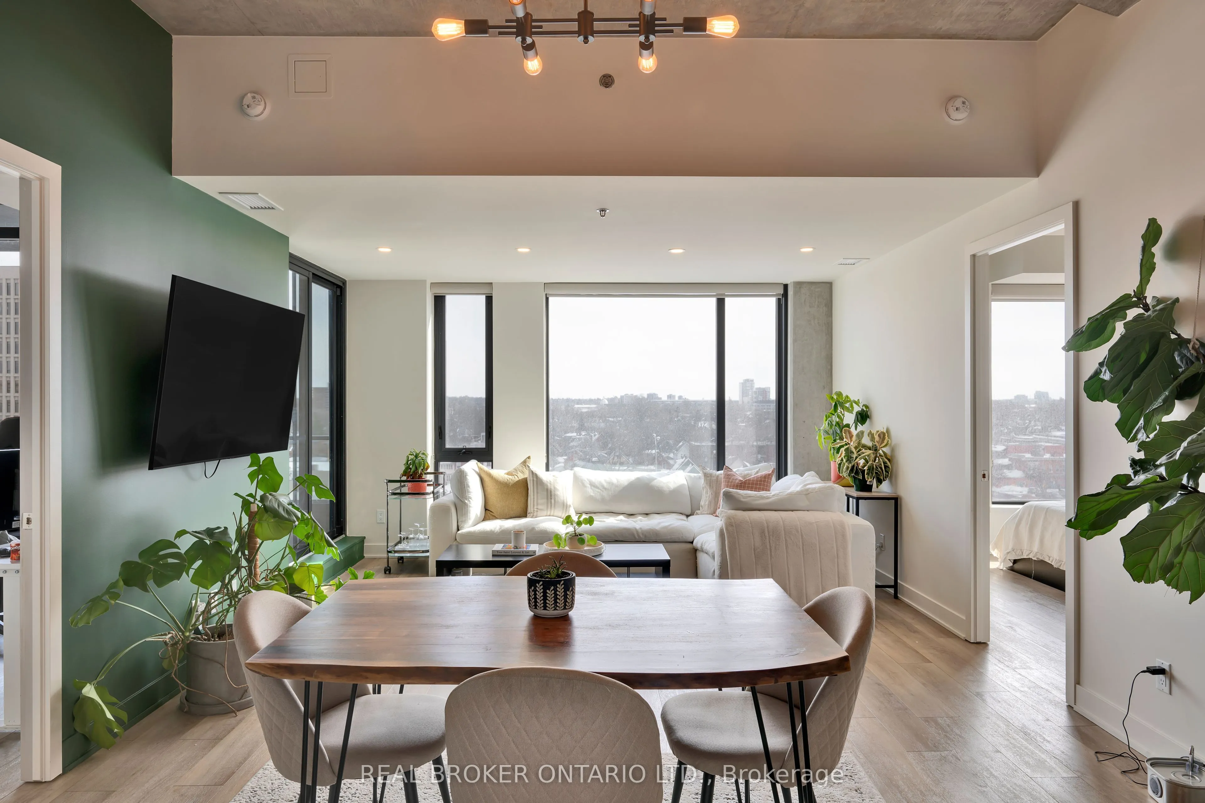 203 Catherine Street #703