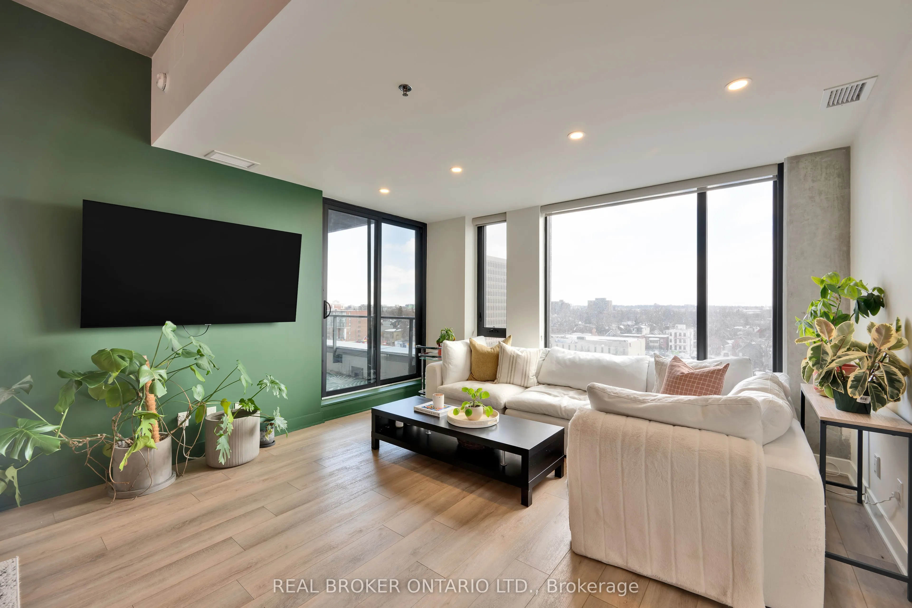 203 Catherine Street #703
