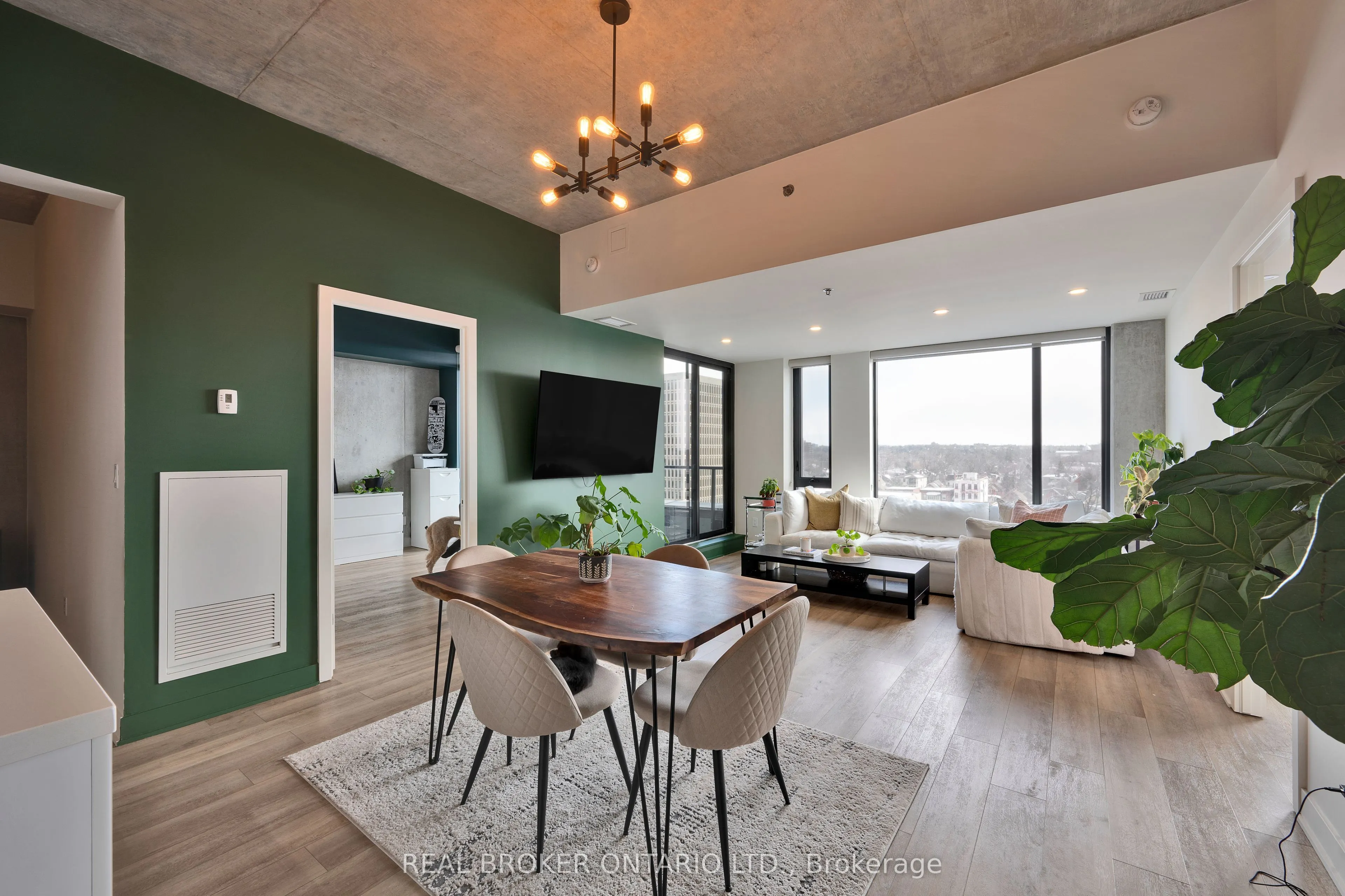 203 Catherine Street #703