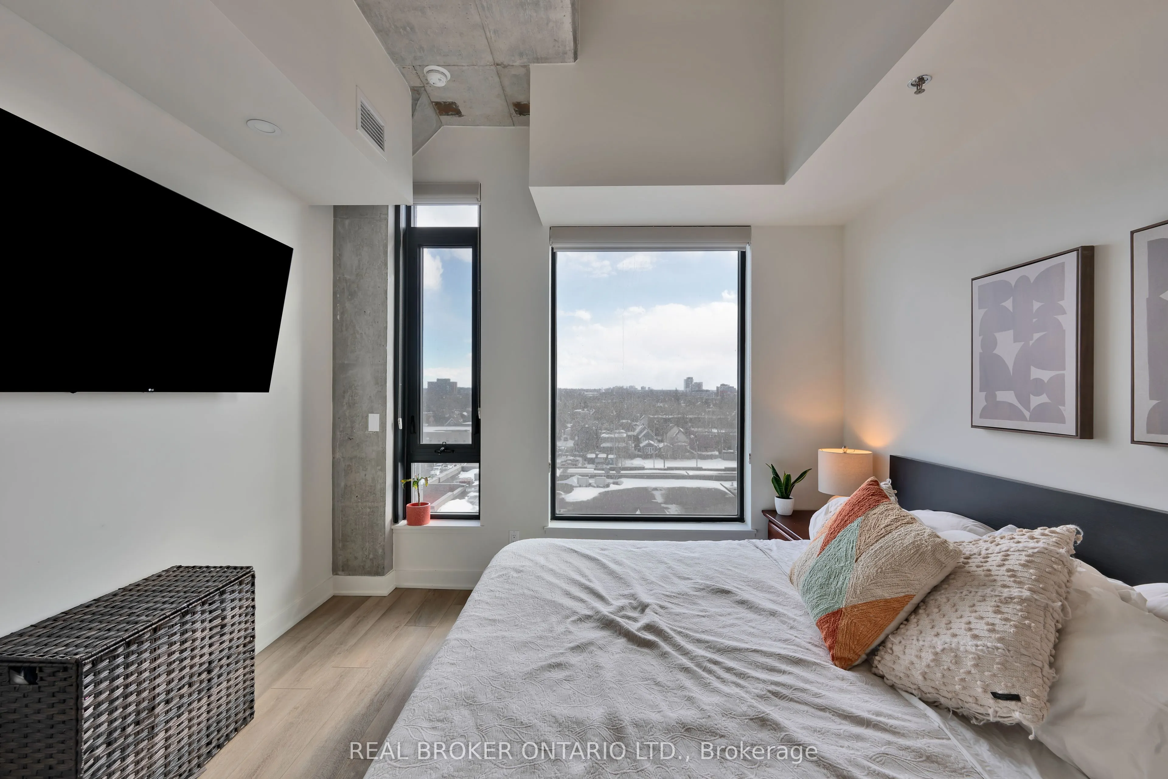 203 Catherine Street #703