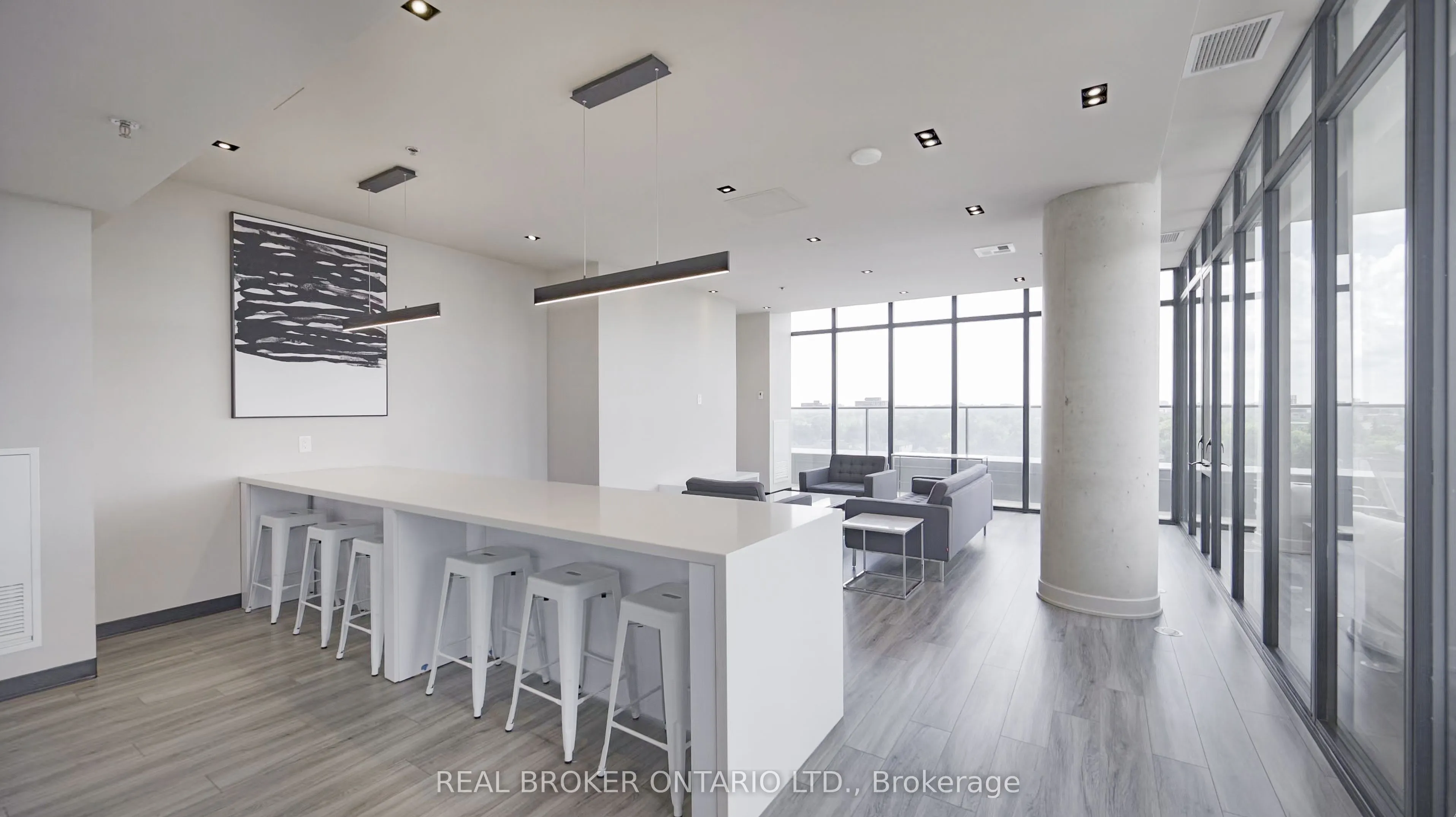 203 Catherine Street #703