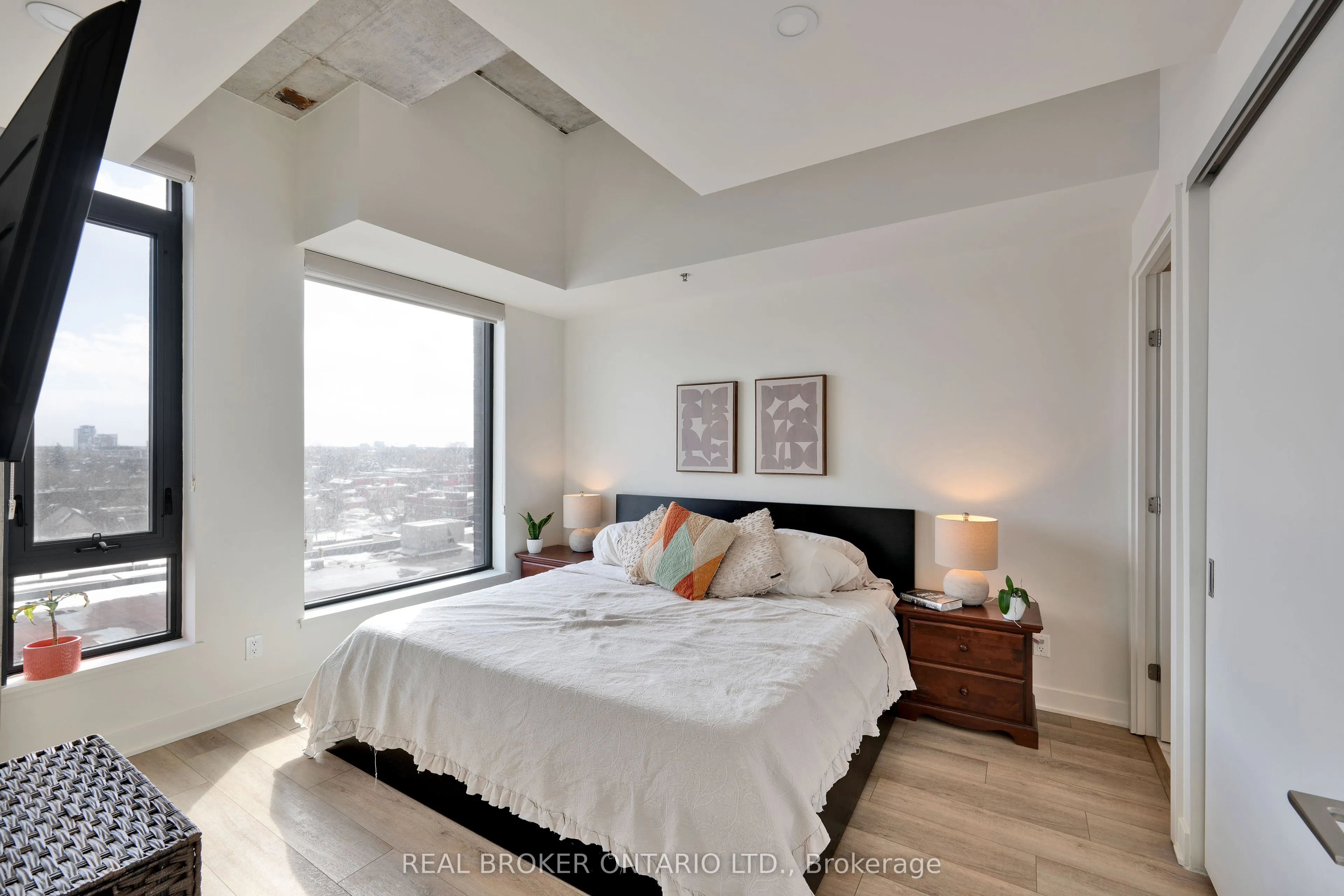 203 Catherine Street #703