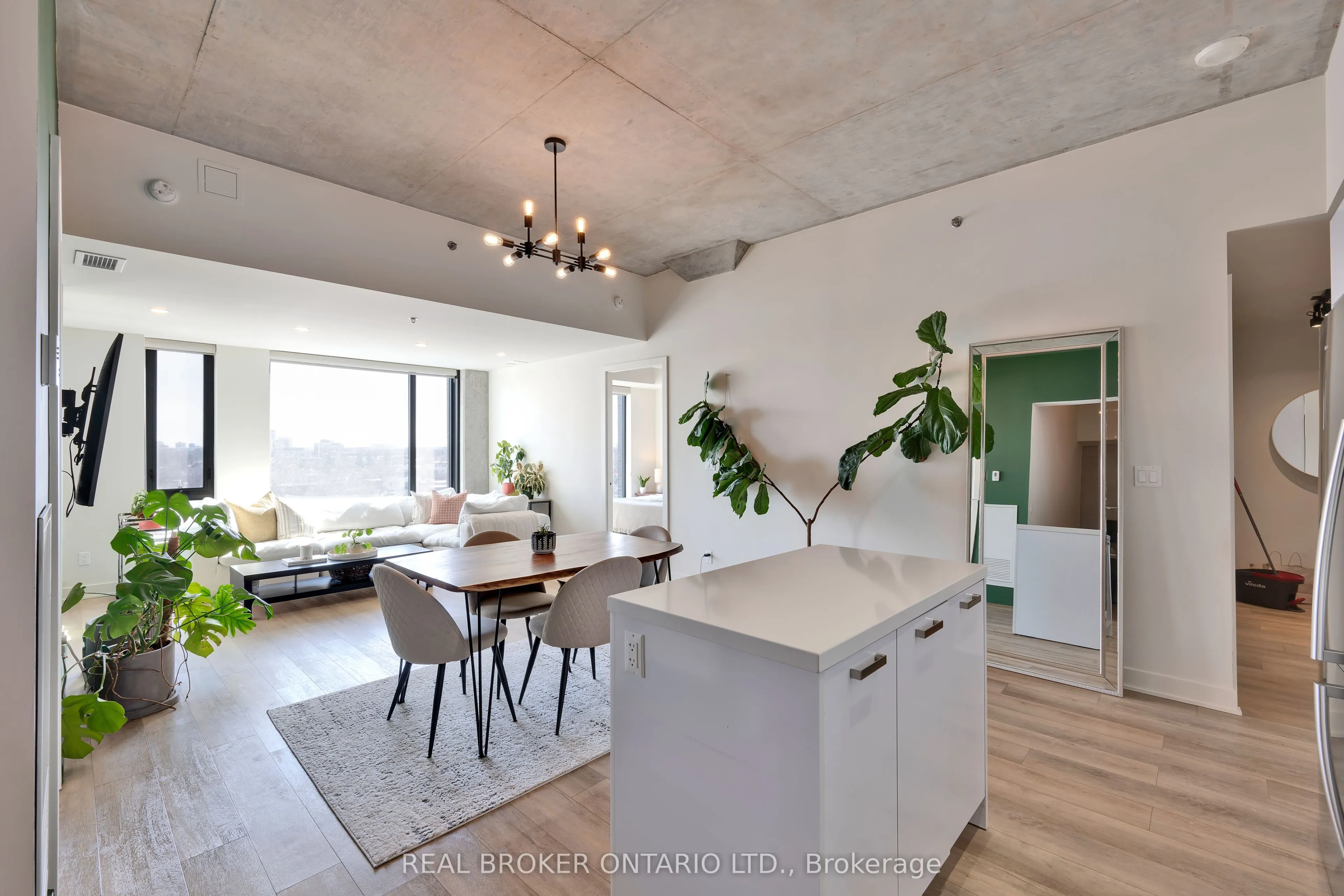 203 Catherine Street #703