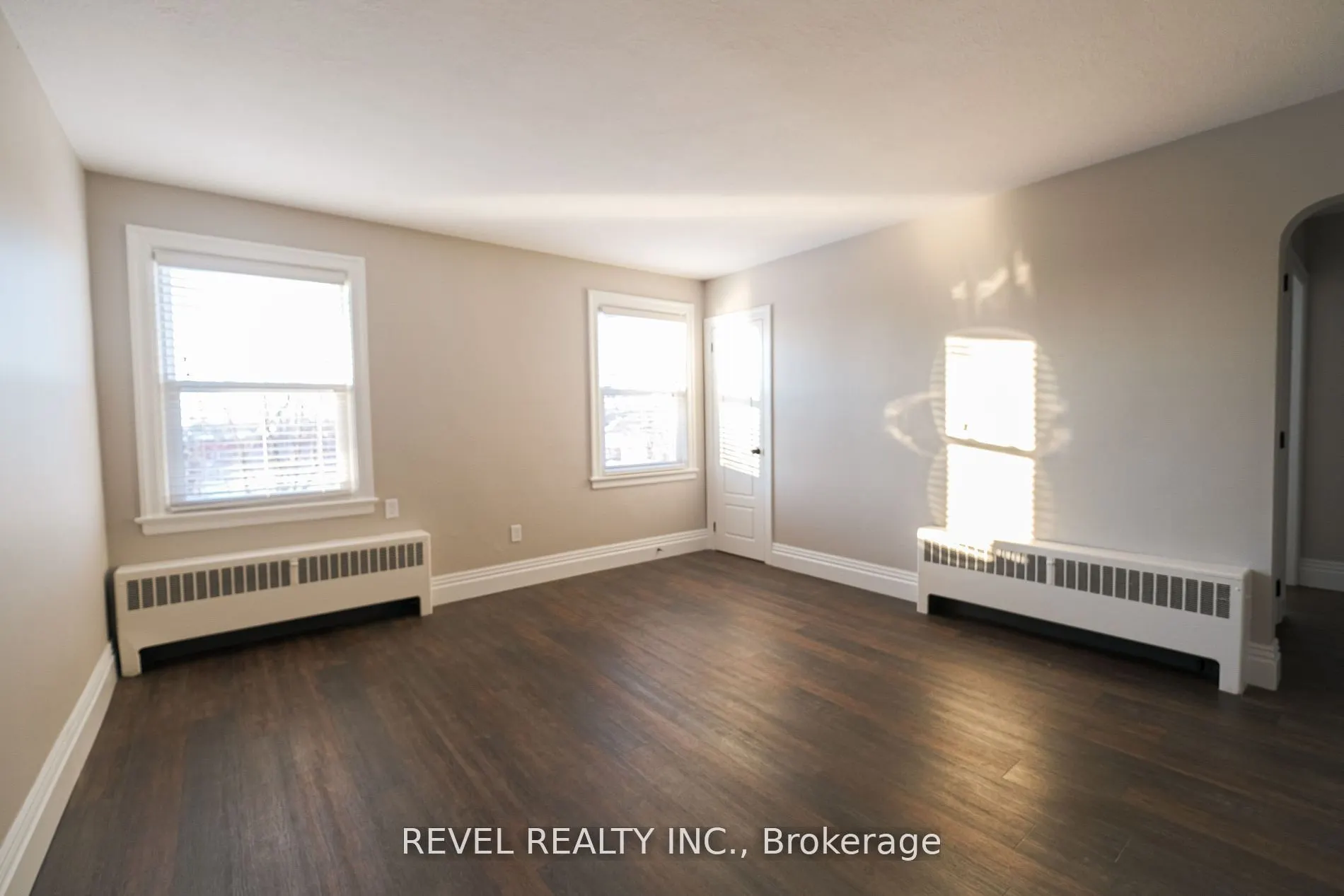 350 Simcoe Street N, ##1