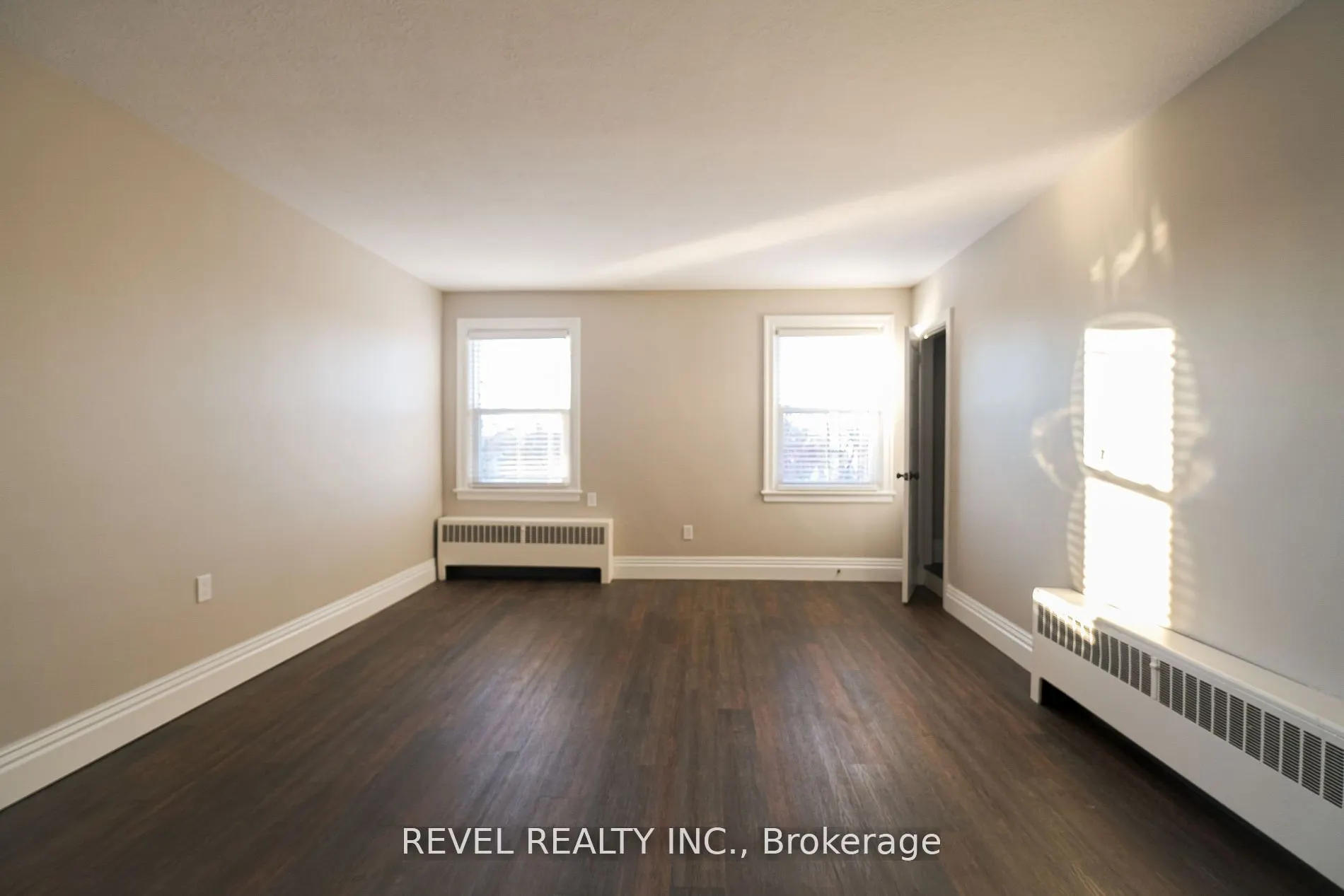 350 Simcoe Street N, ##1