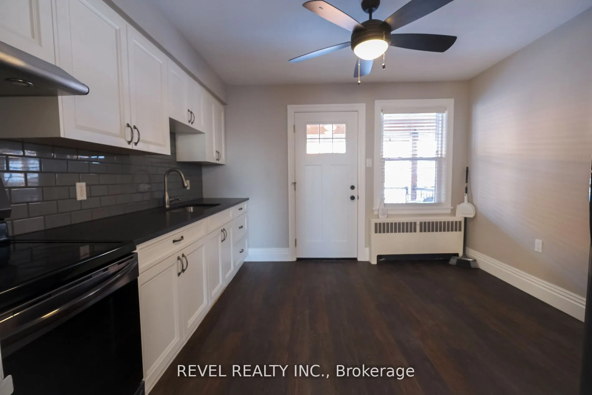 350 Simcoe Street N, ##1