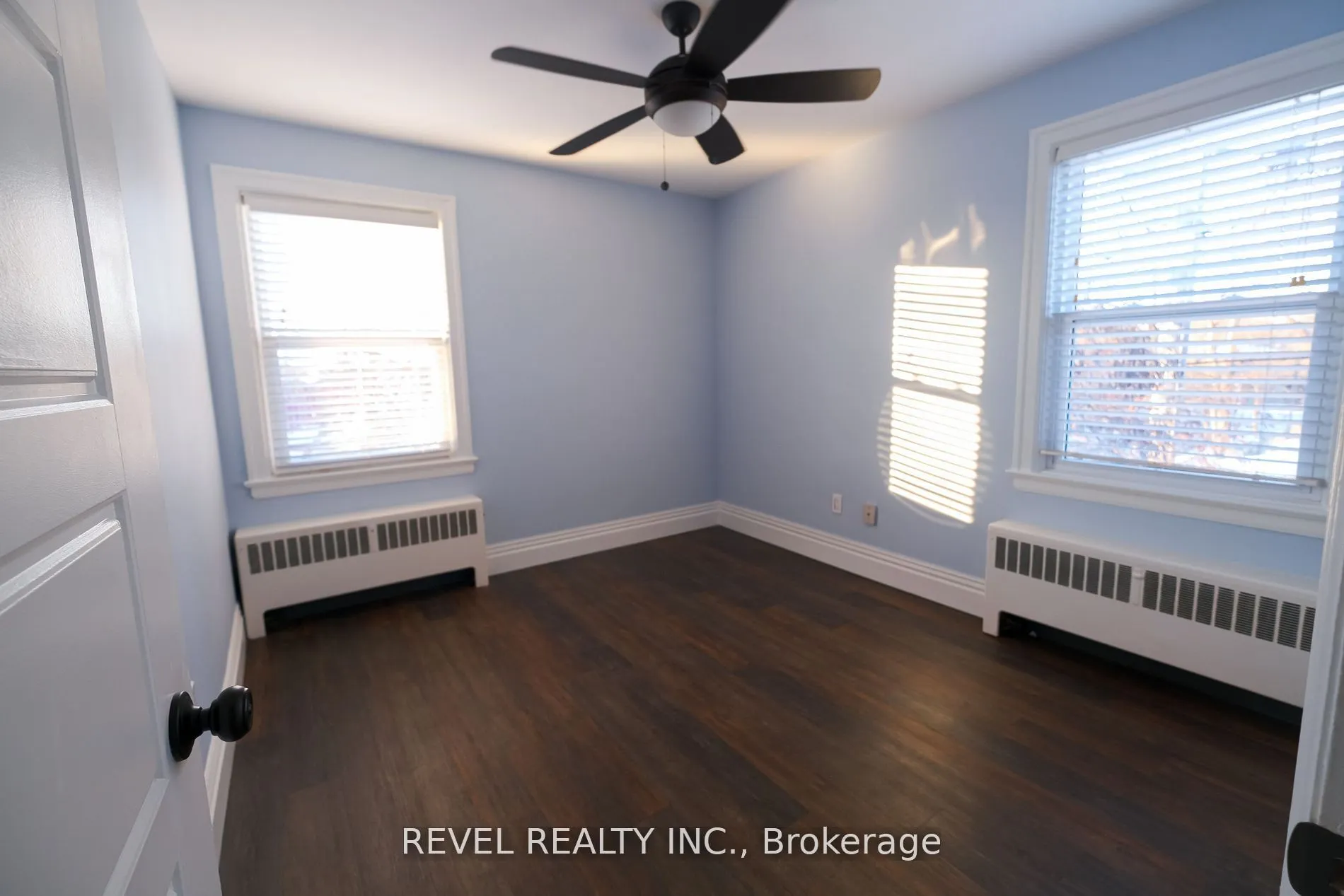 350 Simcoe Street N, ##1