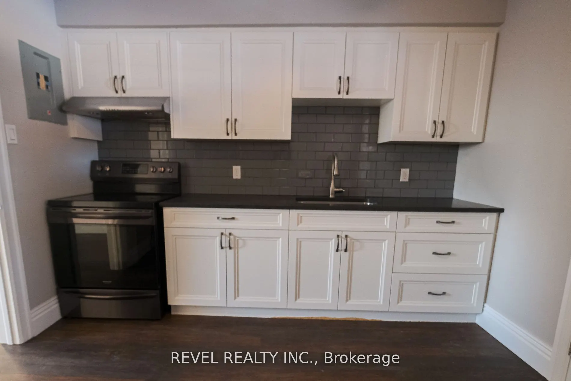 350 Simcoe Street N, ##1