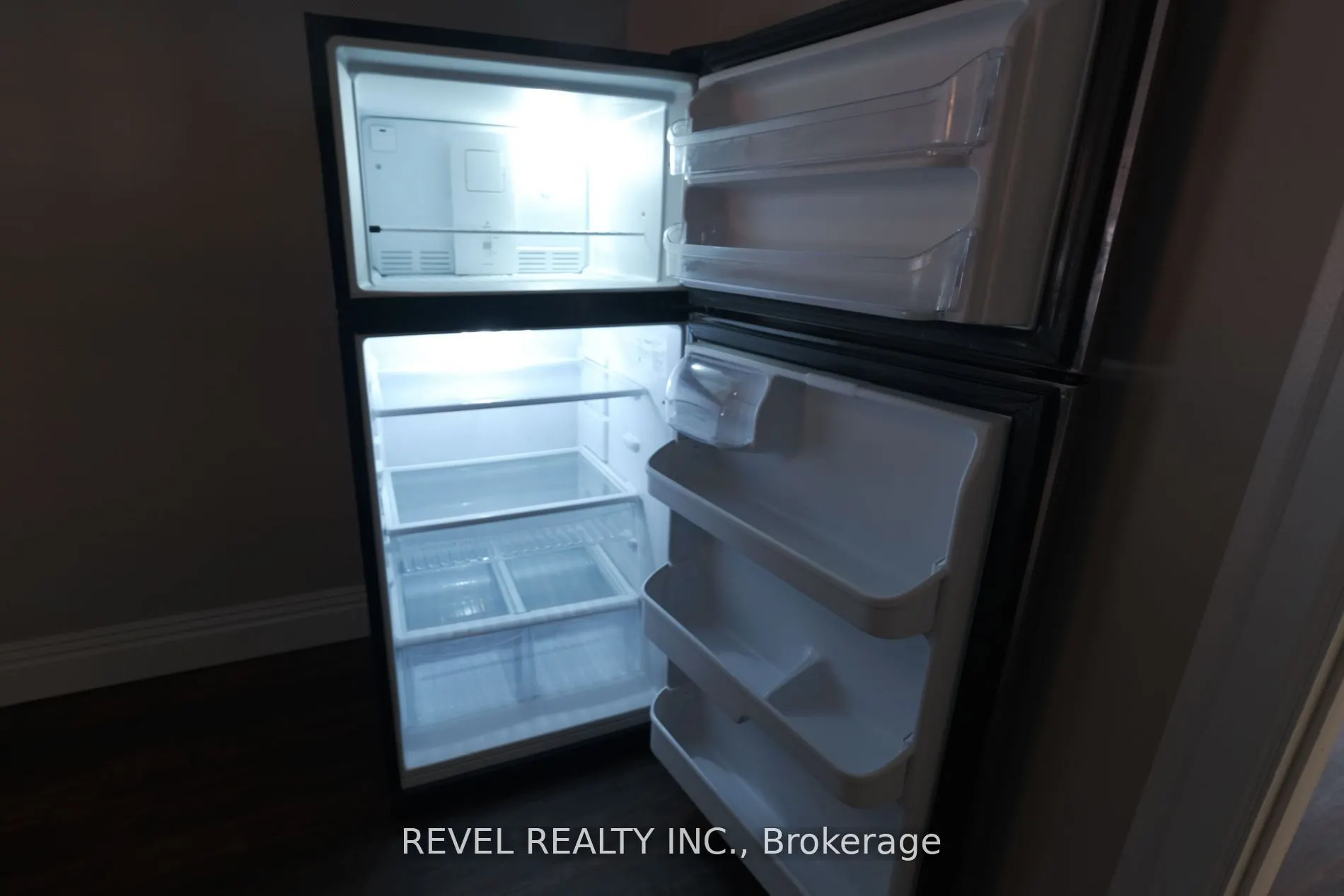 350 Simcoe Street N, ##1