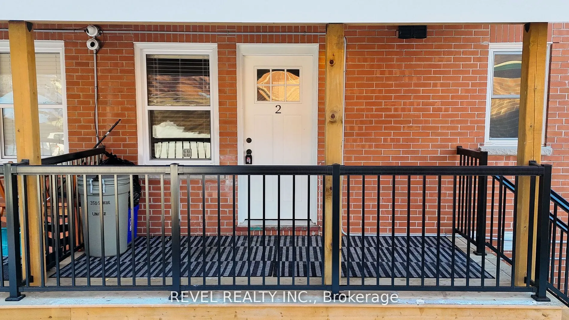 350 Simcoe Street N, ##1