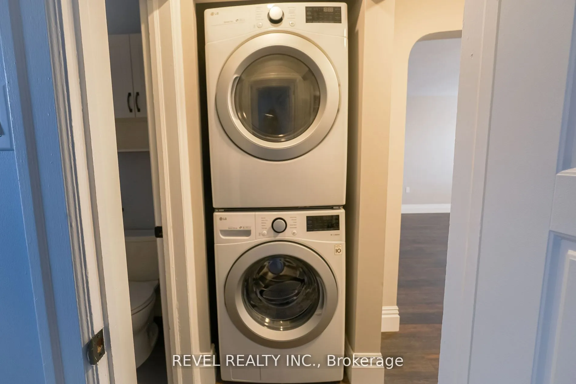 350 Simcoe Street N, ##1