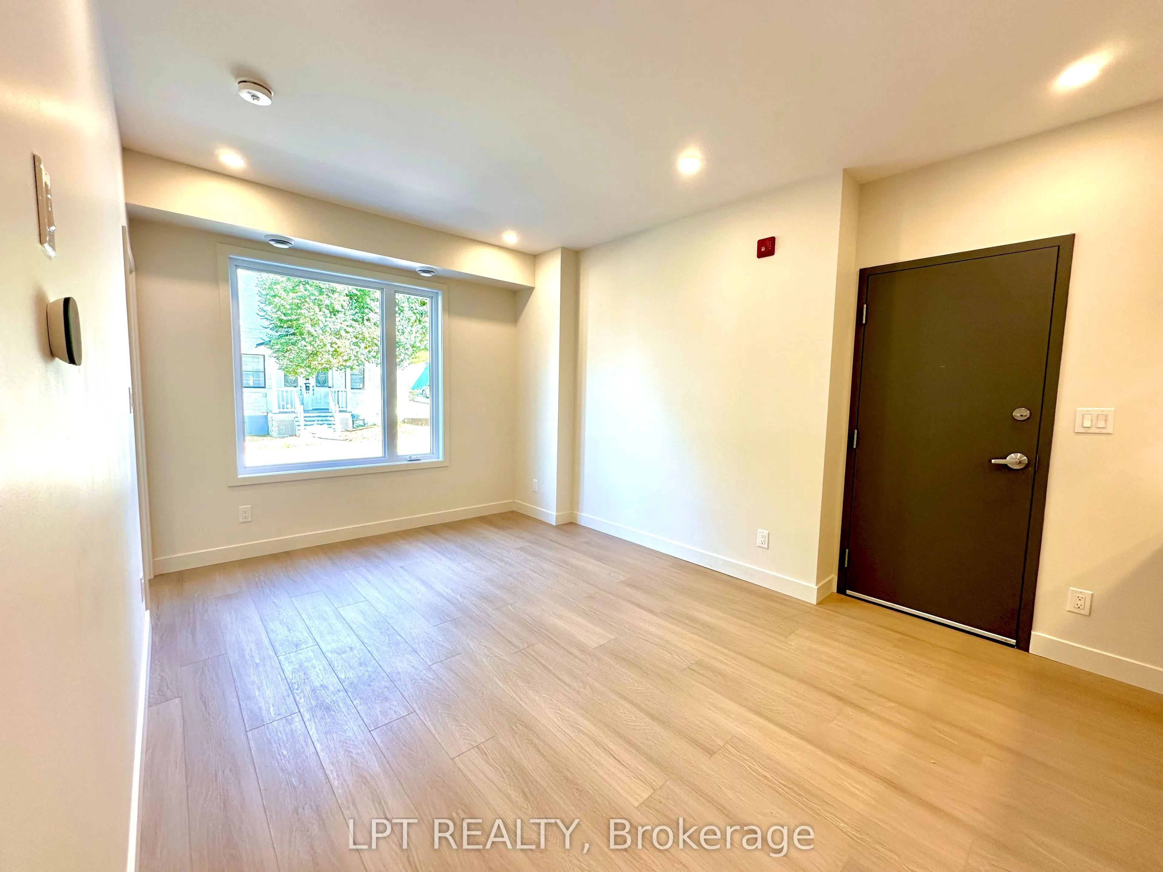 260 ST DENIS Street, #2