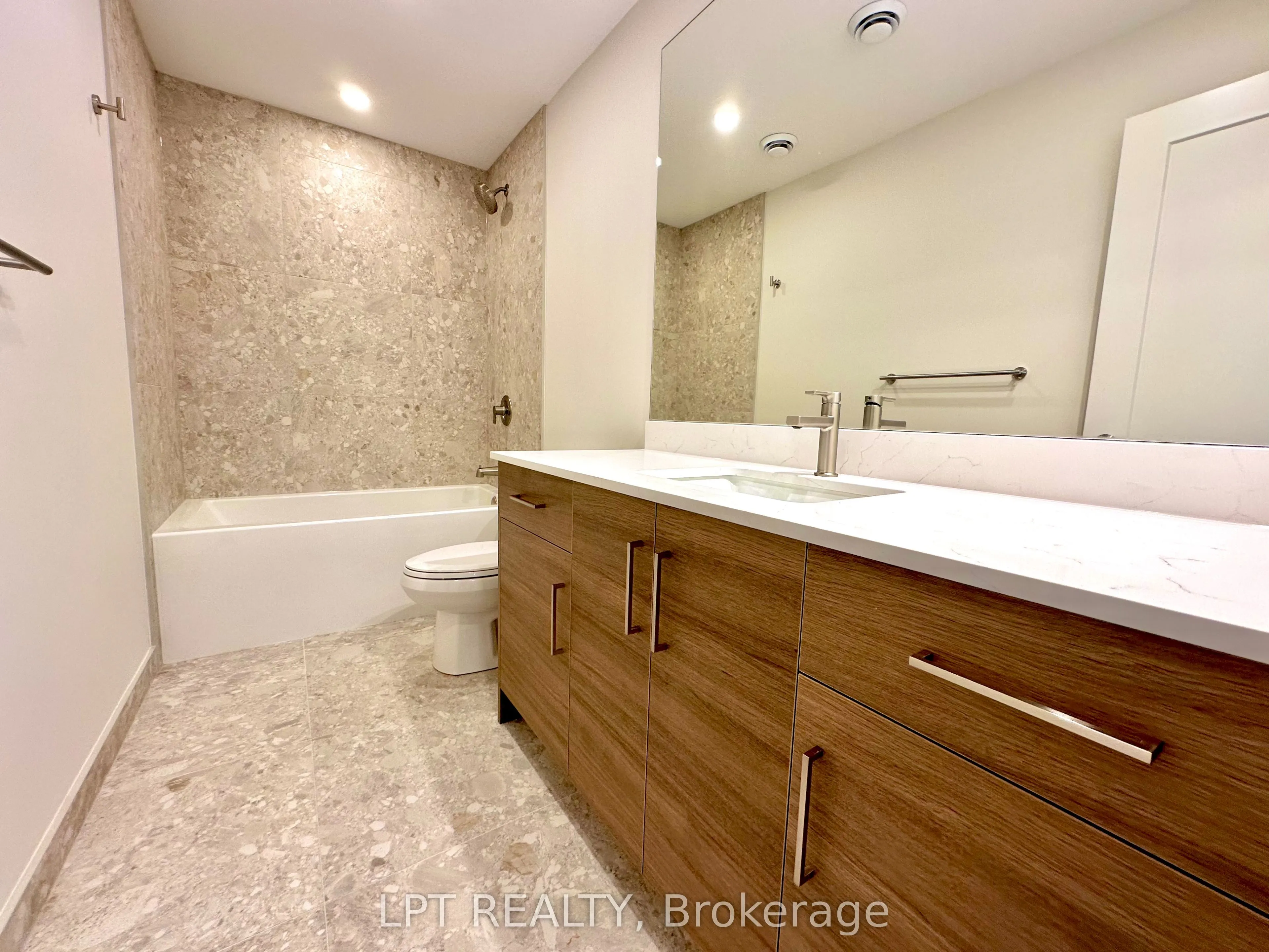 260 ST DENIS Street, #2