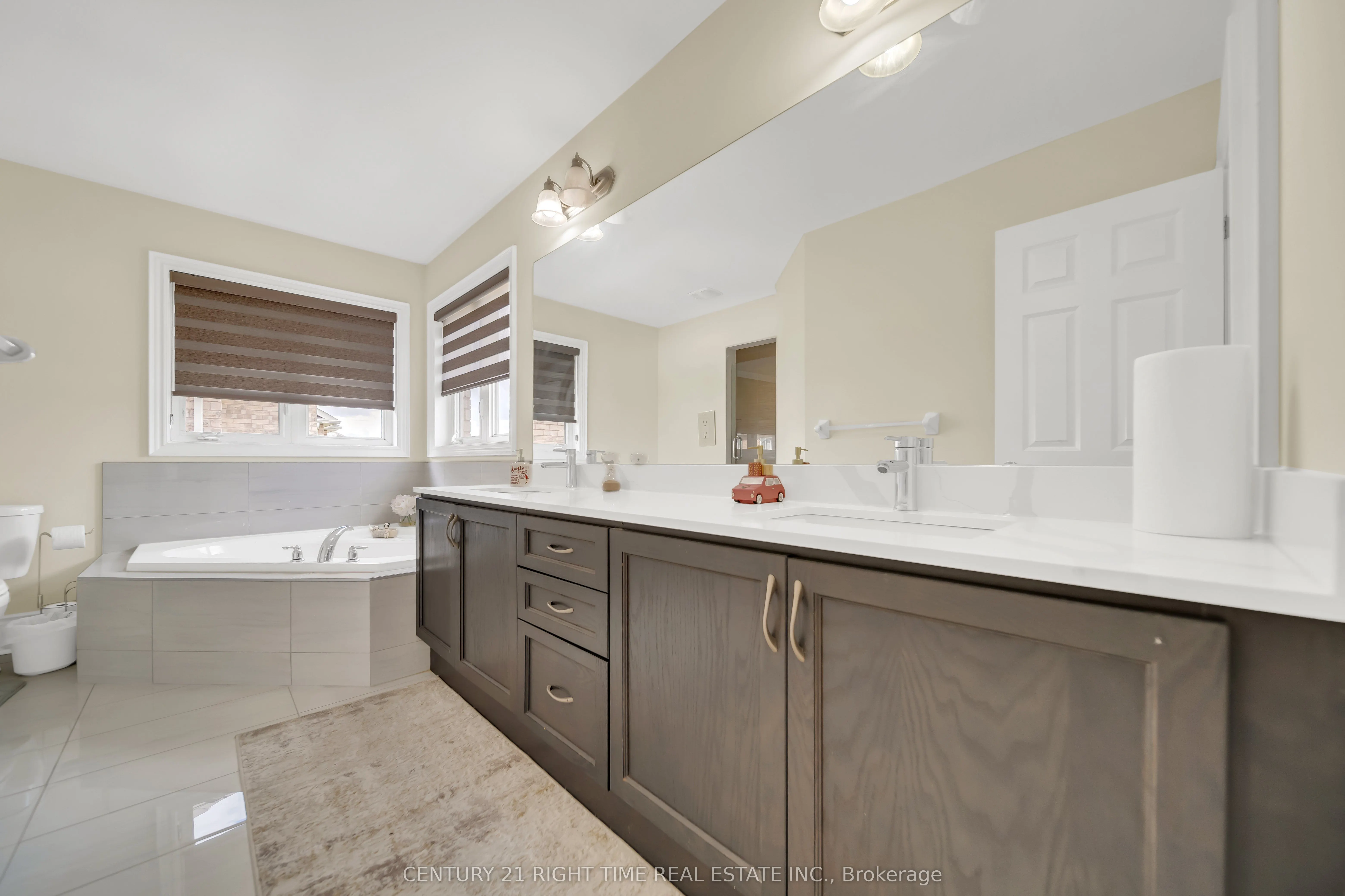 1161 Upper Thames Drive