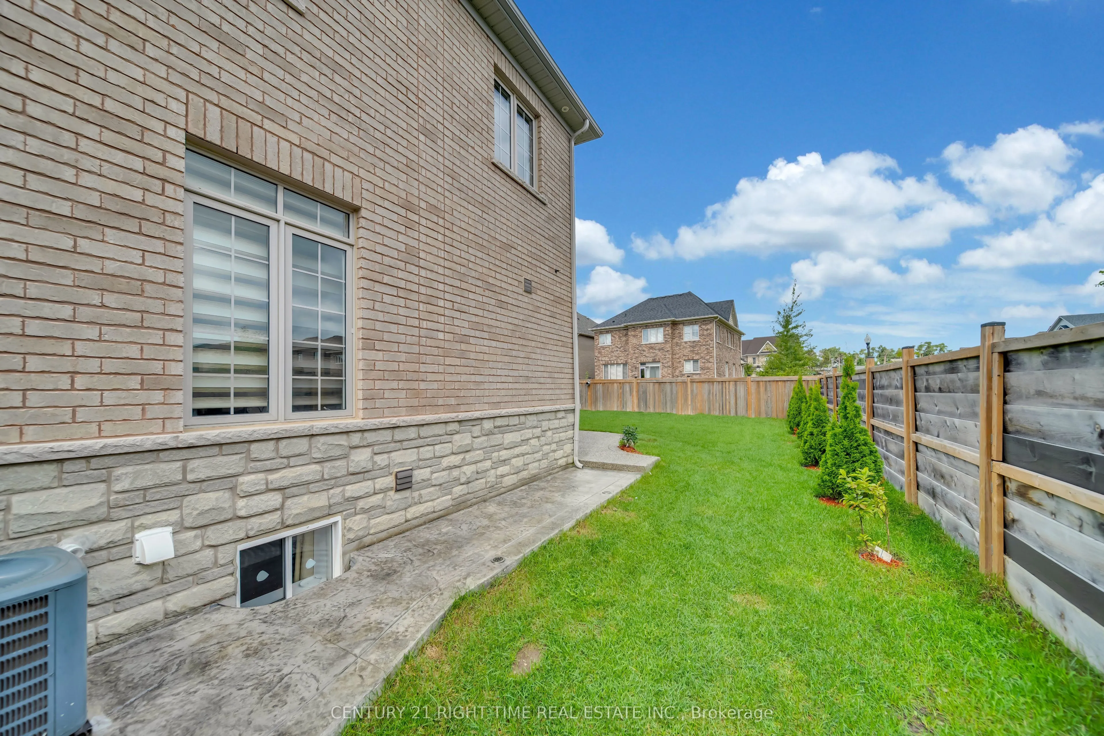 1161 Upper Thames Drive