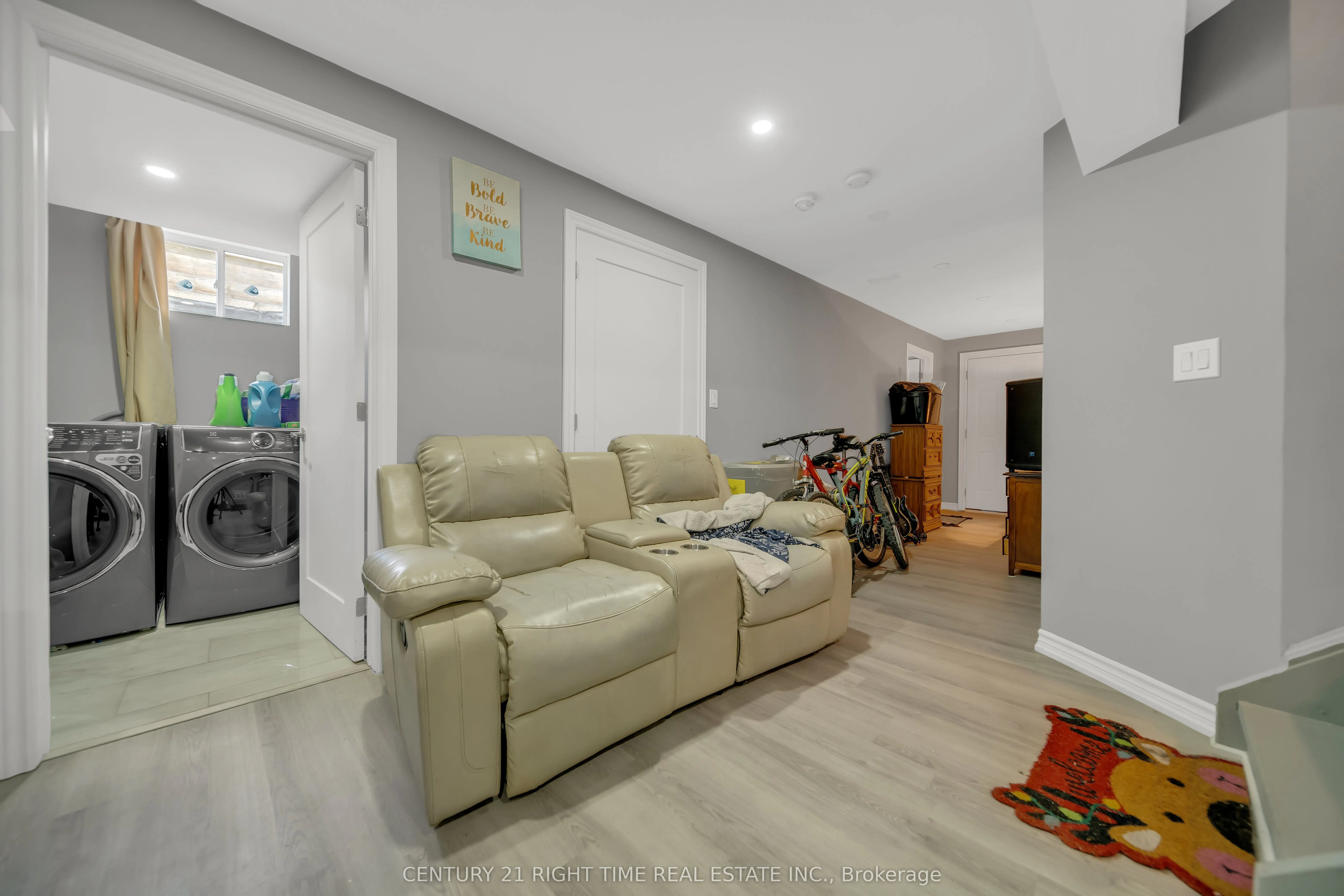 1161 Upper Thames Drive