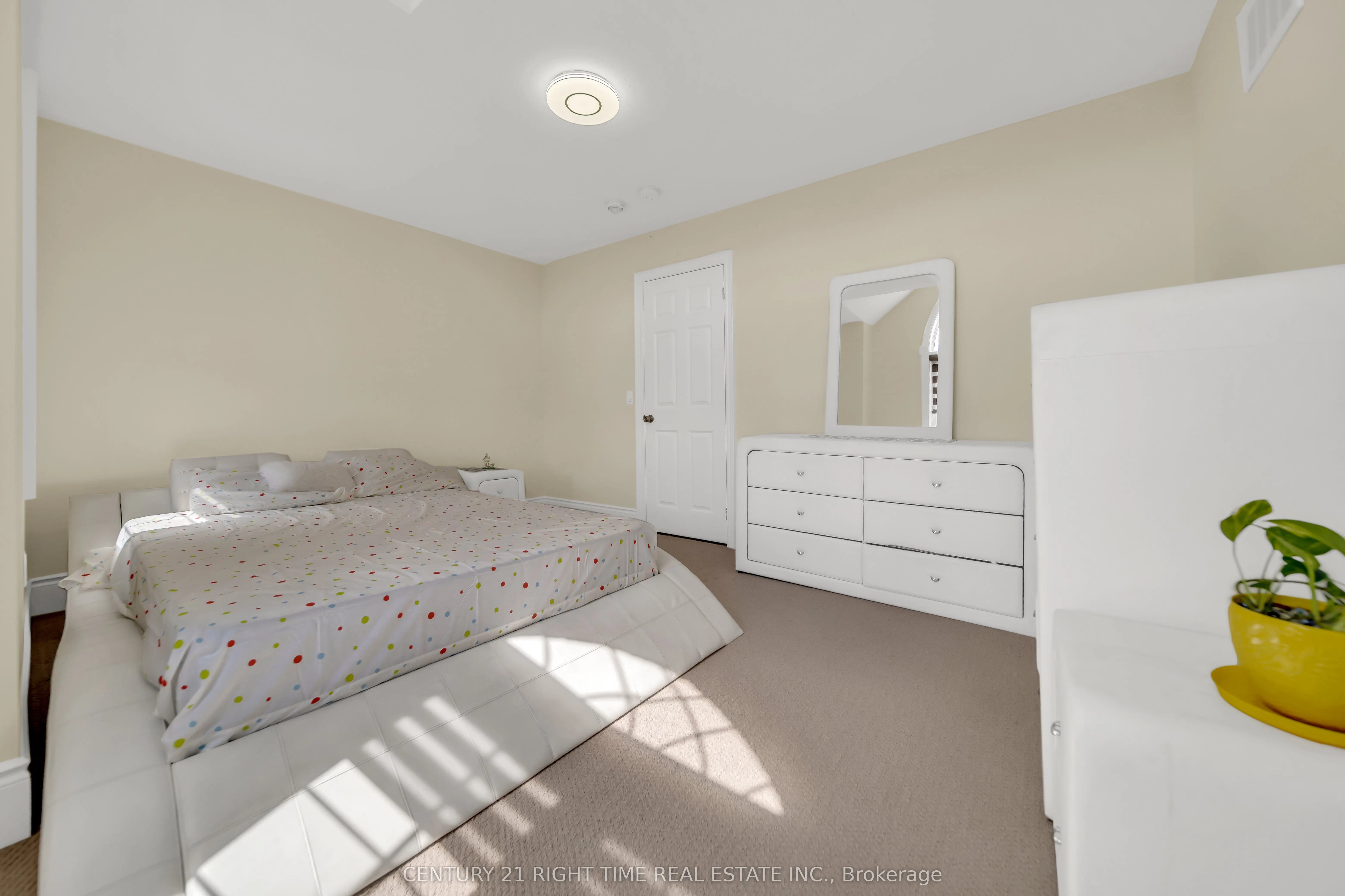 1161 Upper Thames Drive