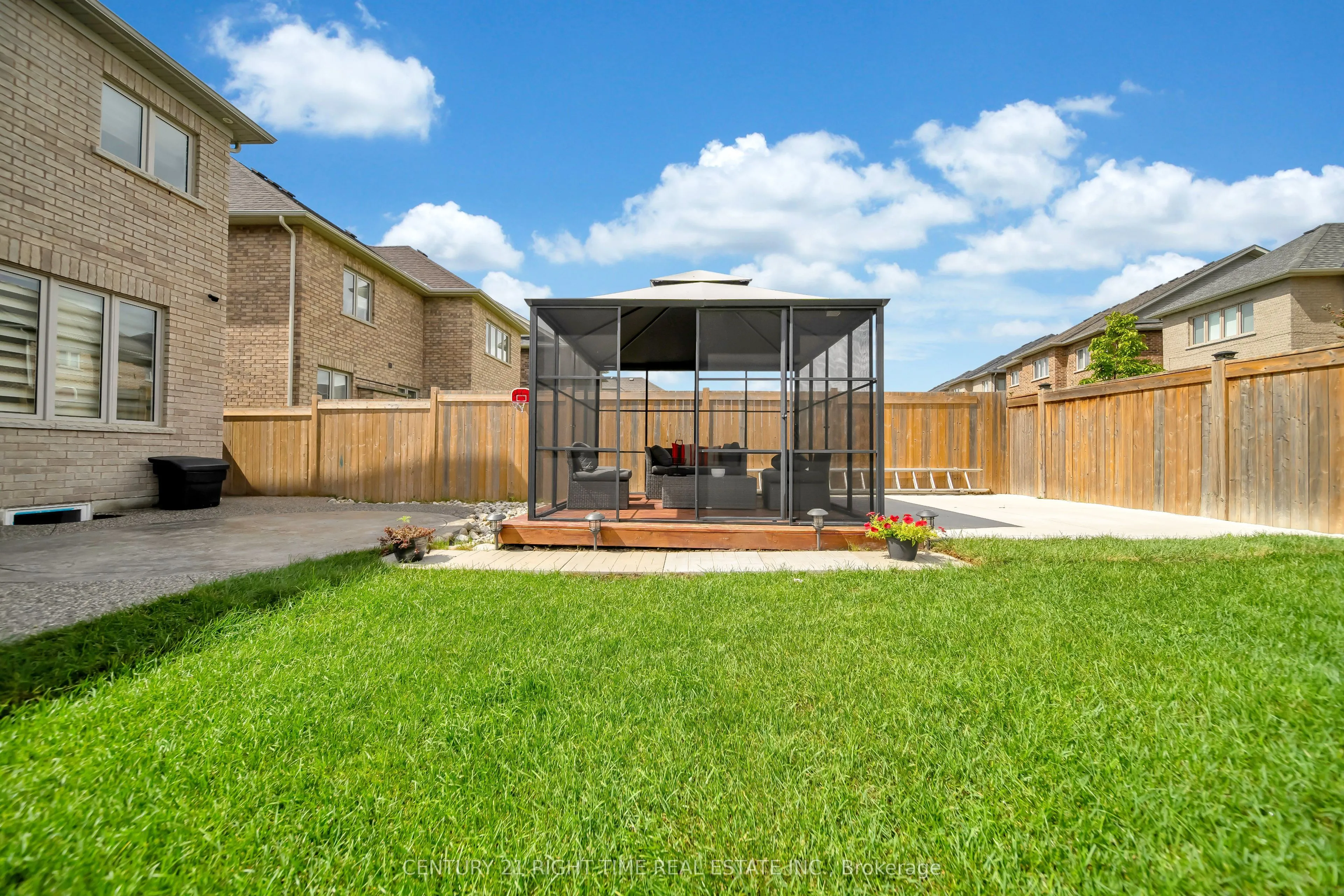 1161 Upper Thames Drive