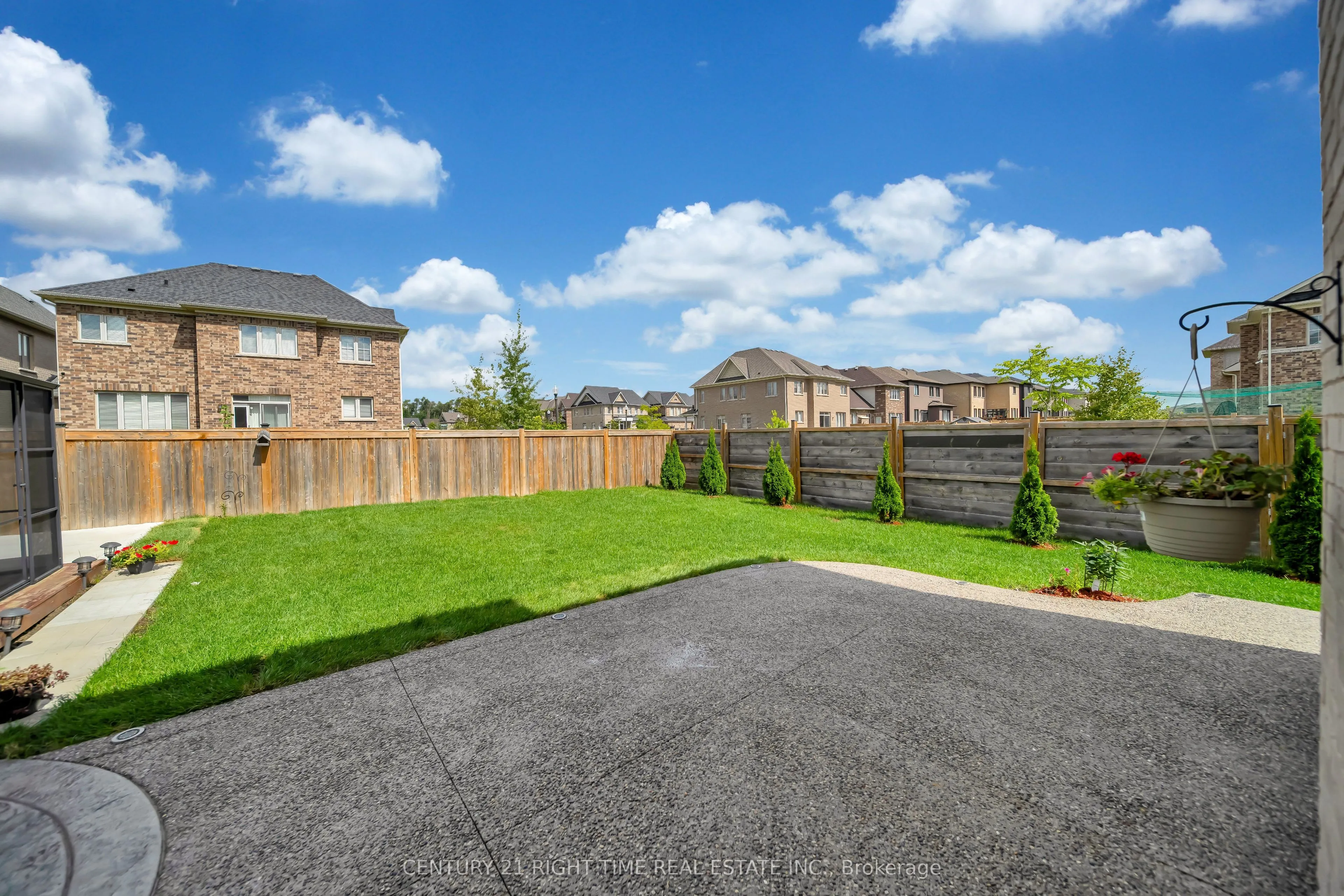 1161 Upper Thames Drive