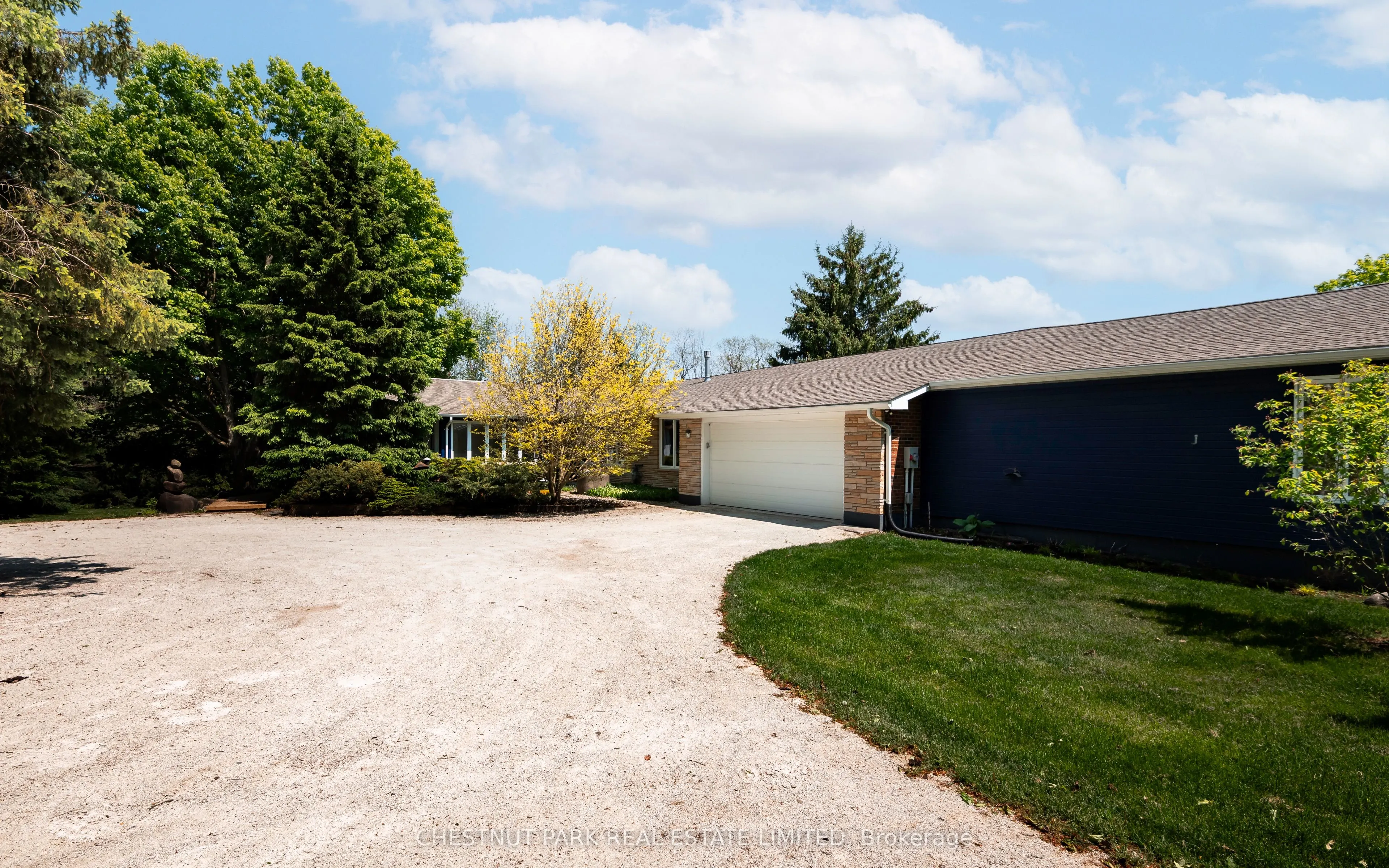 248400 5 Side Road