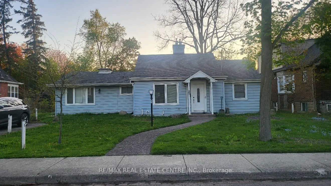 27 Hollywood Street N
