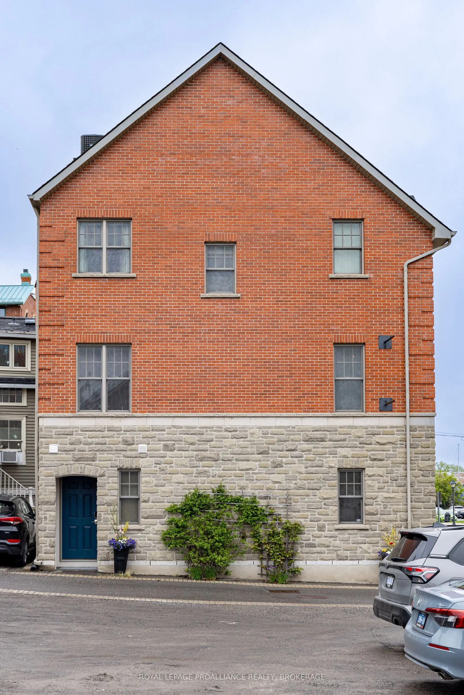 300 Wellington Street