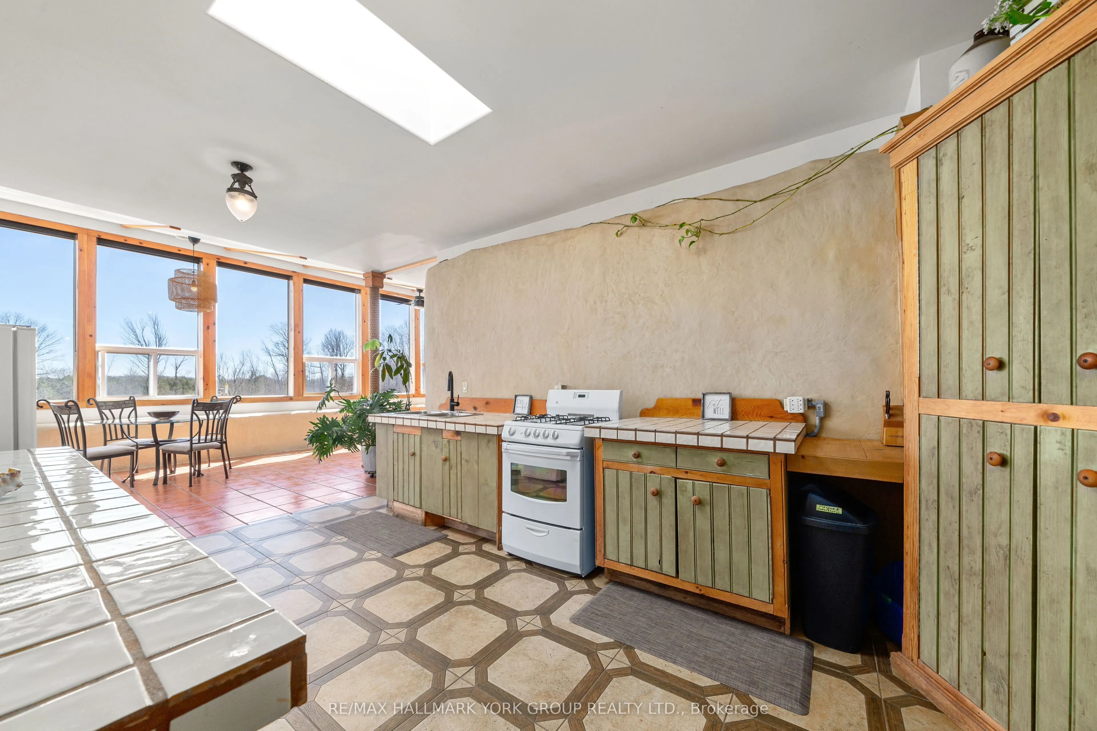 1375 Queensborough Road