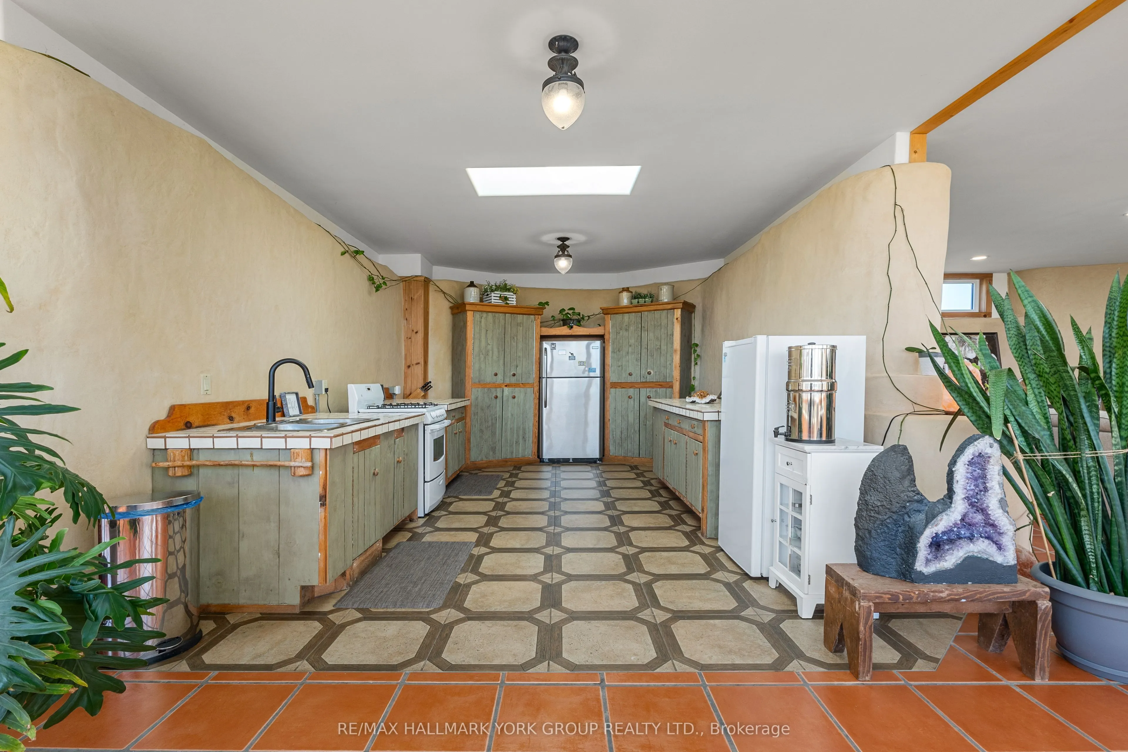 1375 Queensborough Road