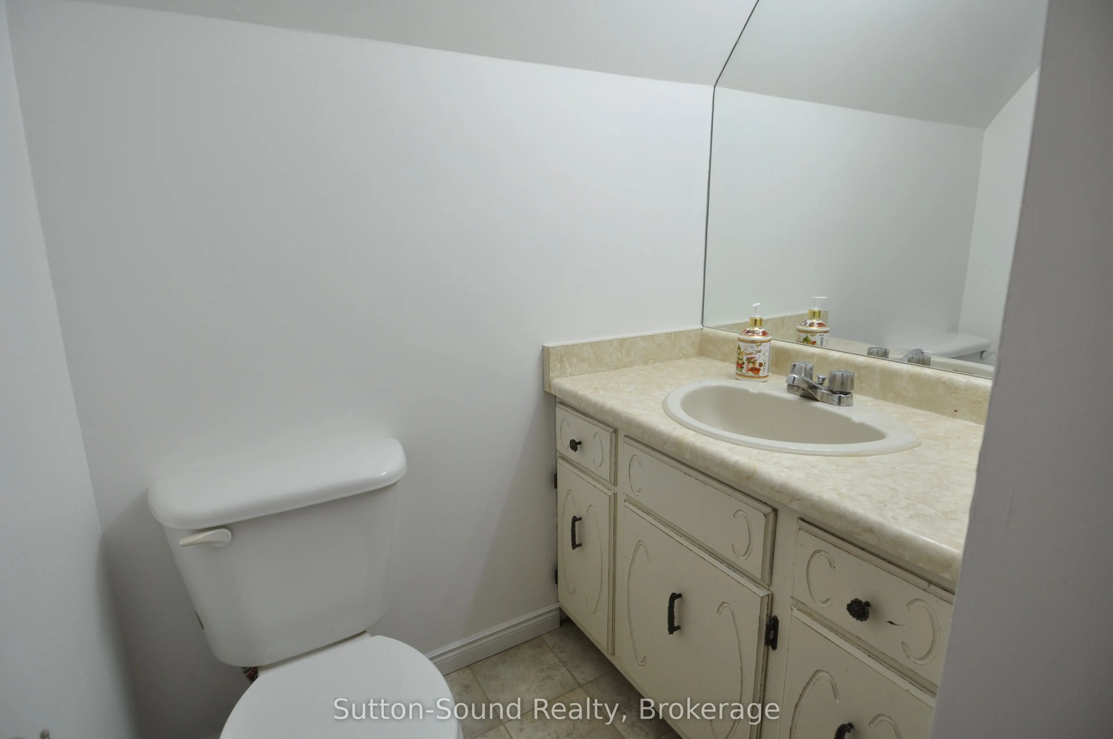 444 Balmy Beach Road