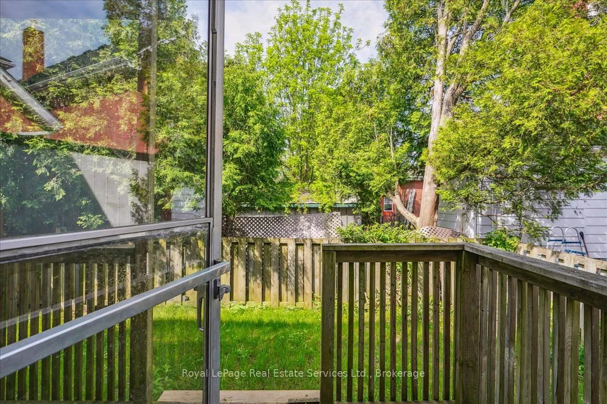 33 Rose Avenue