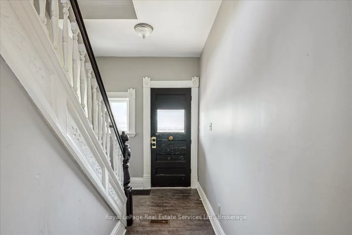 33 Rose Avenue