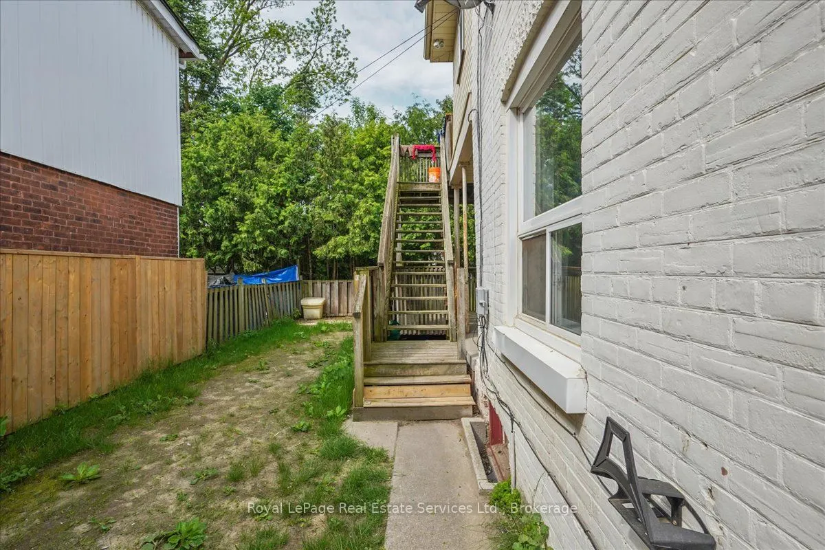 33 Rose Avenue