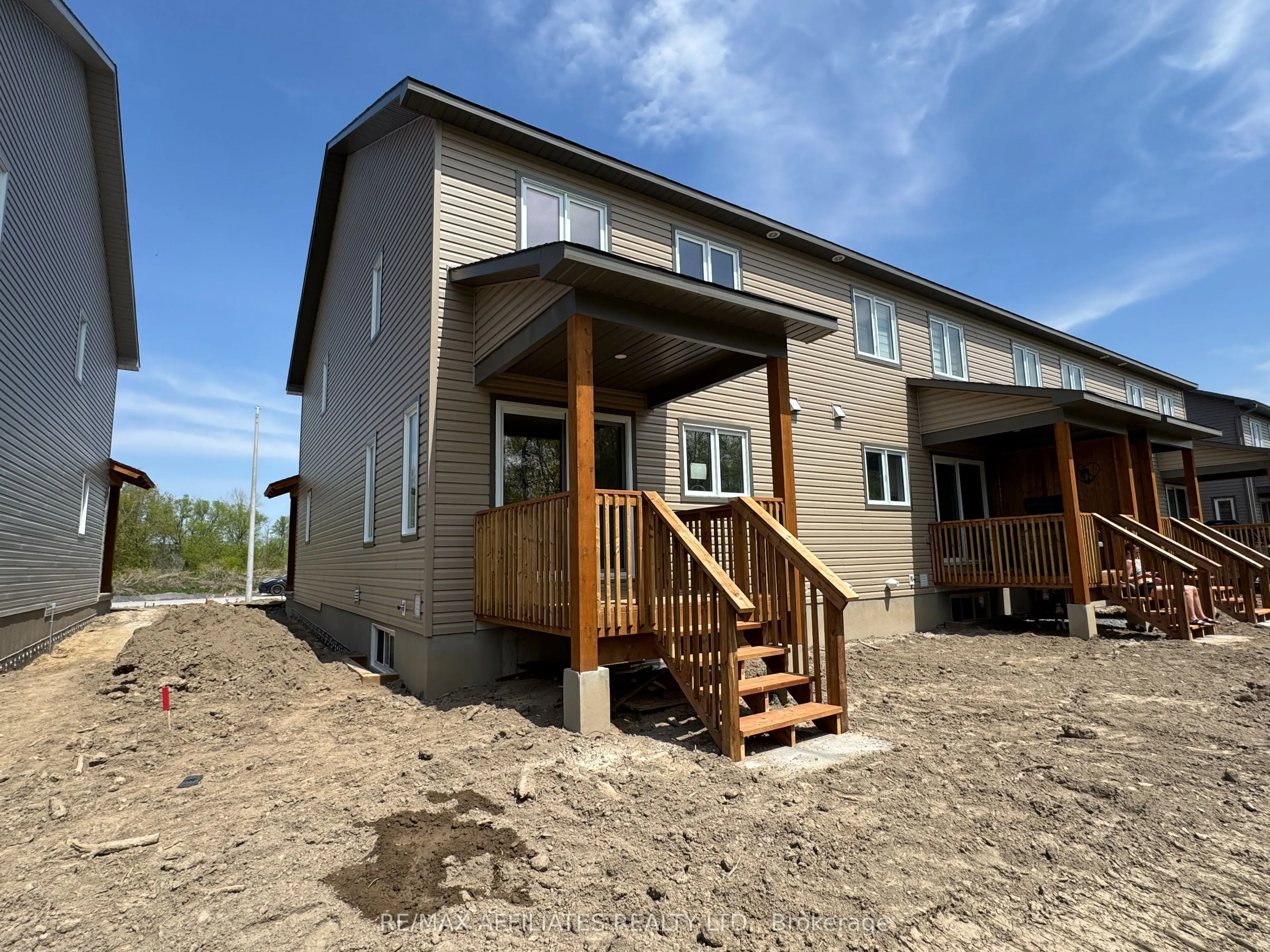 363 VOYAGEUR Place
