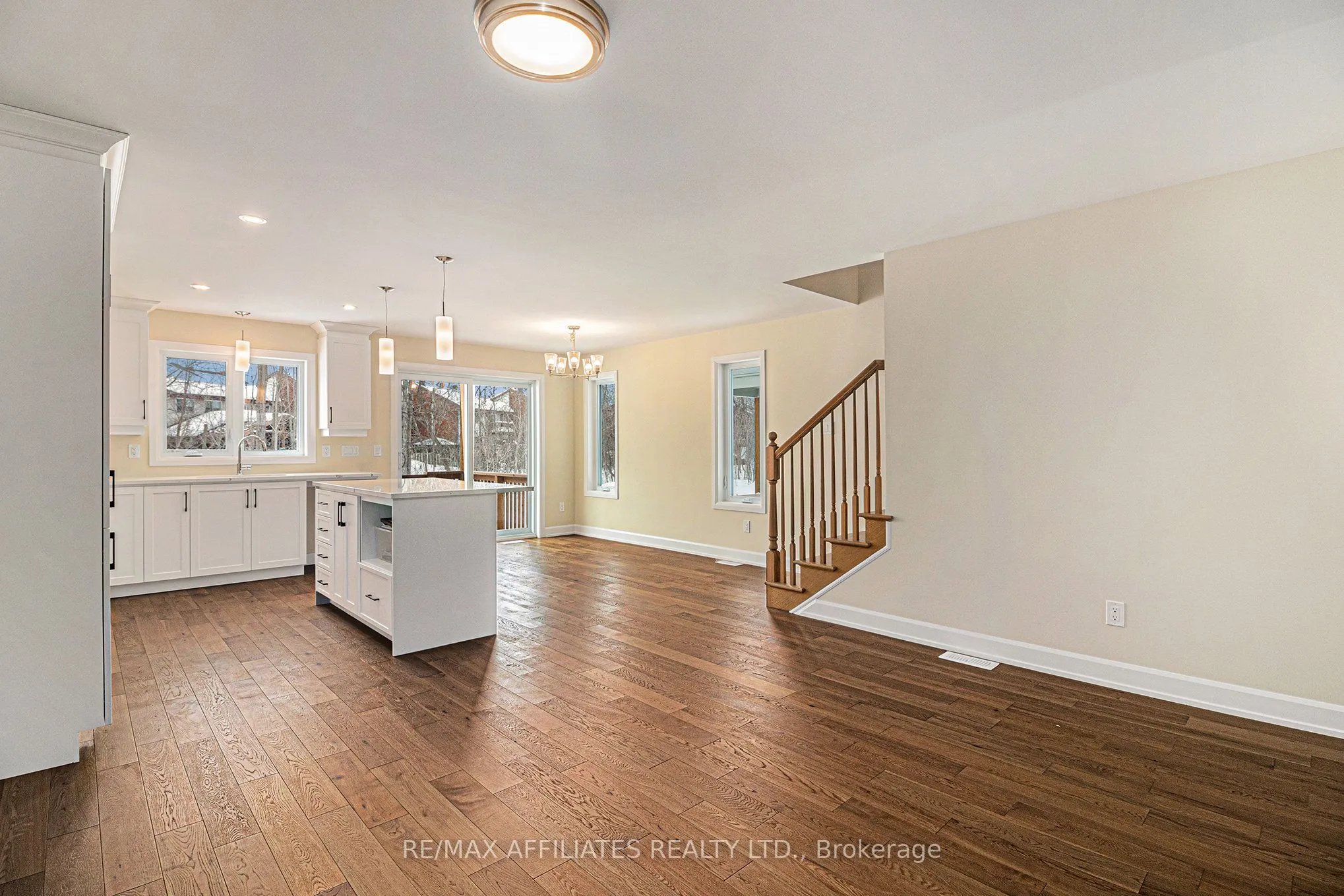 363 VOYAGEUR Place