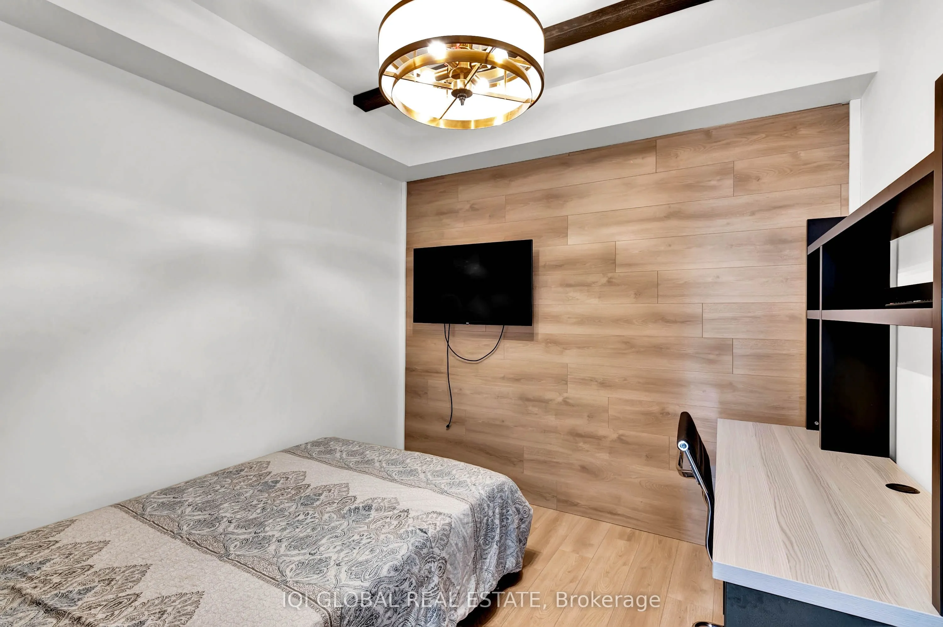 145 Columbia Street W, #736