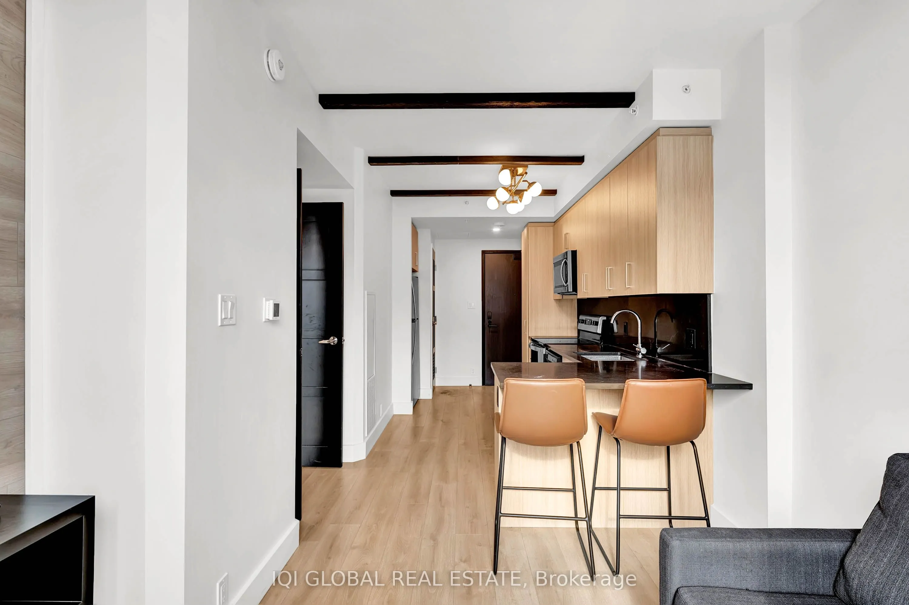 145 Columbia Street W, #736