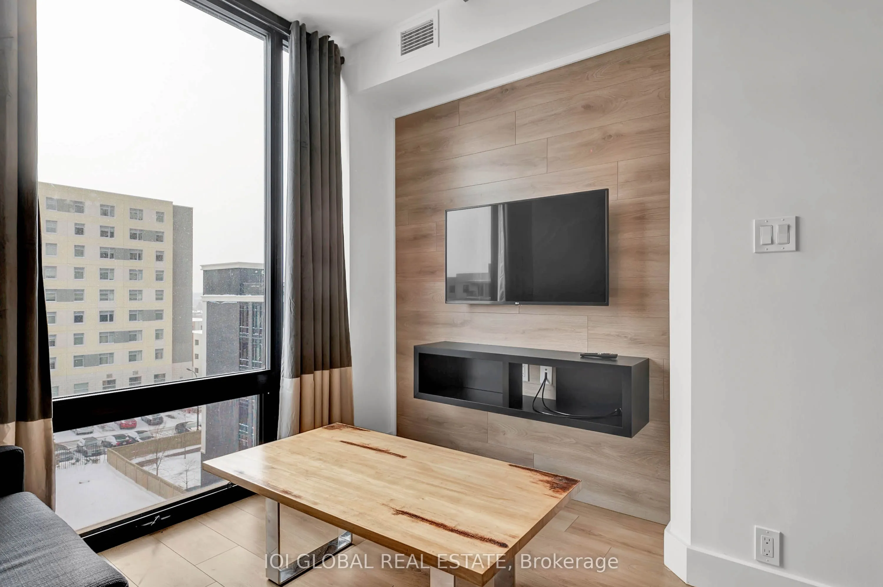 145 Columbia Street W, #736