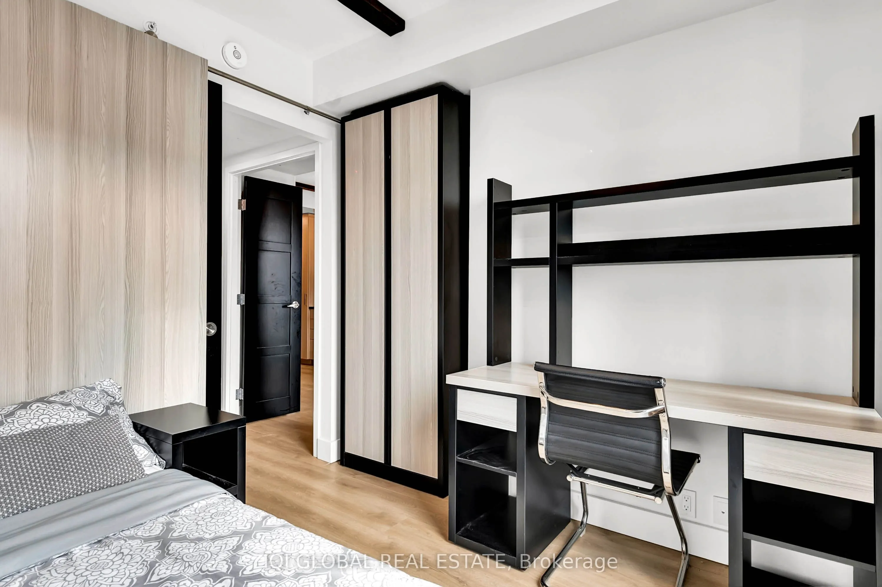 145 Columbia Street W, #736