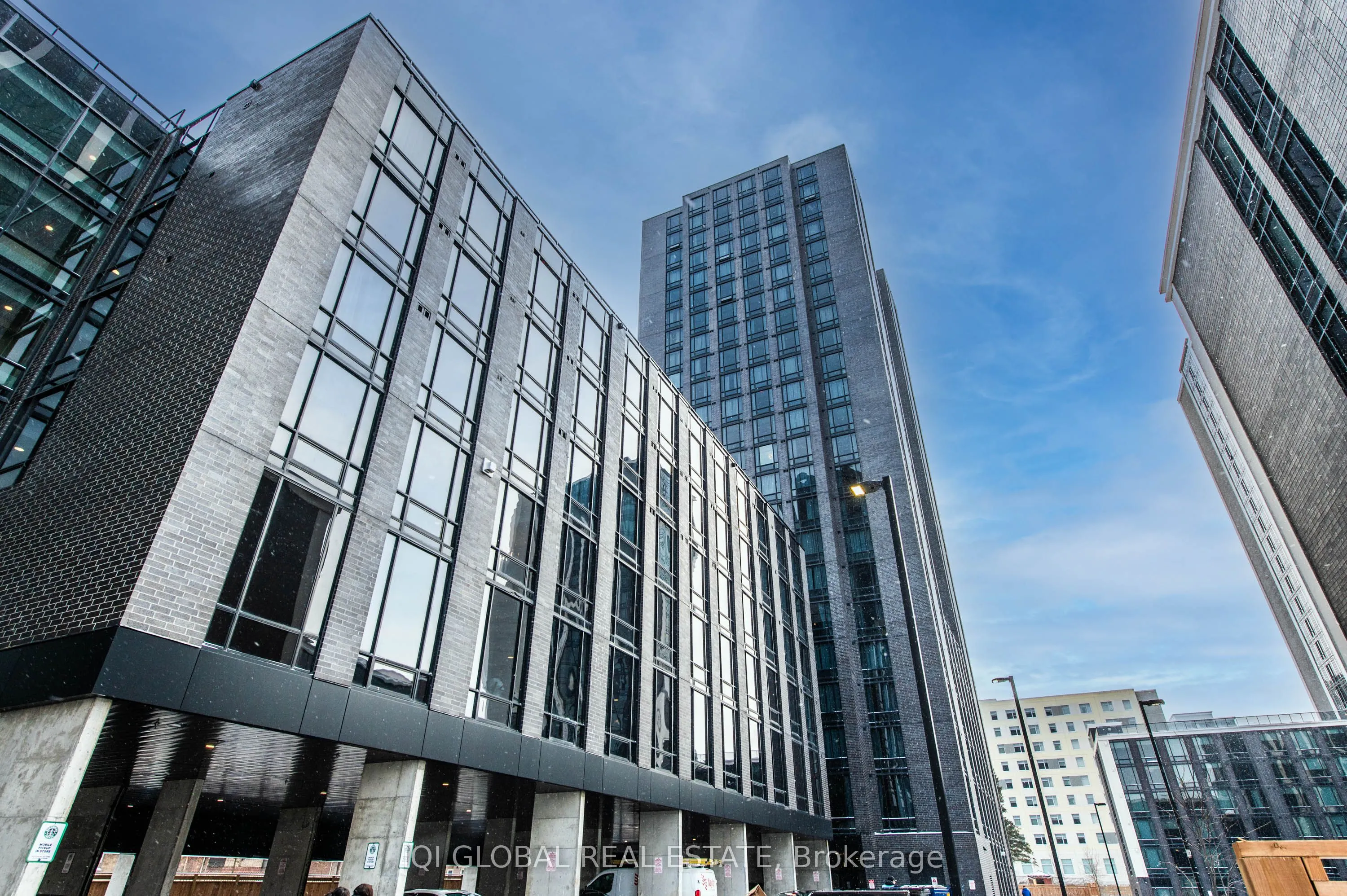145 Columbia Street W, #736