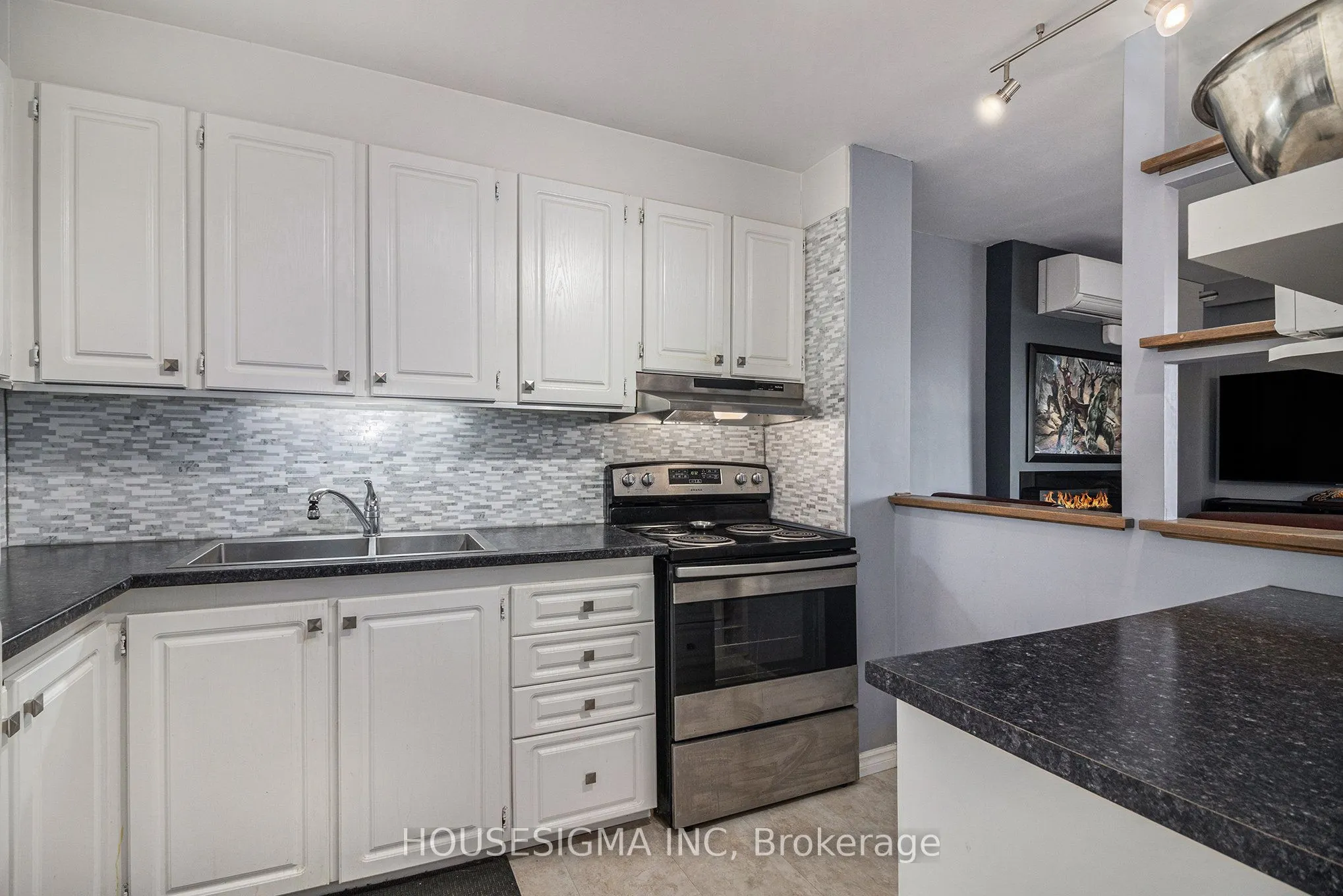 915 Elmsmere Road, #113