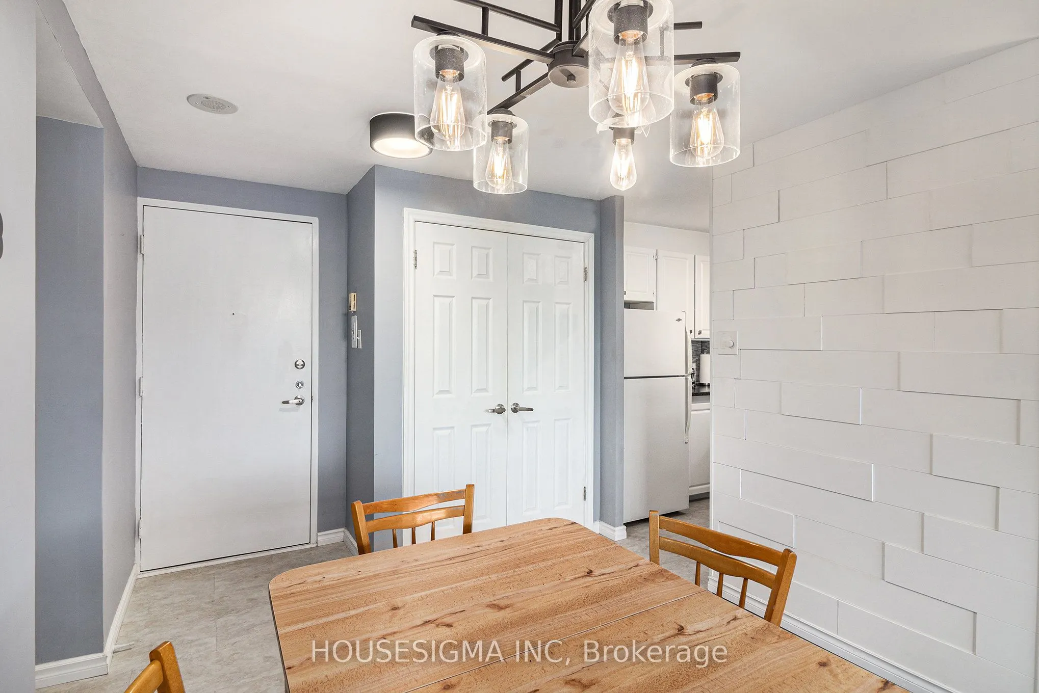 915 Elmsmere Road, #113