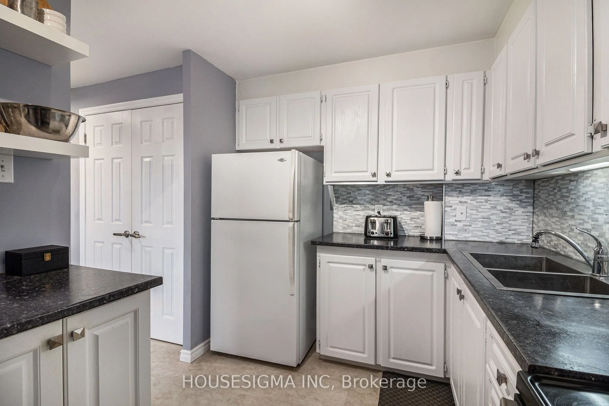 915 Elmsmere Road, #113