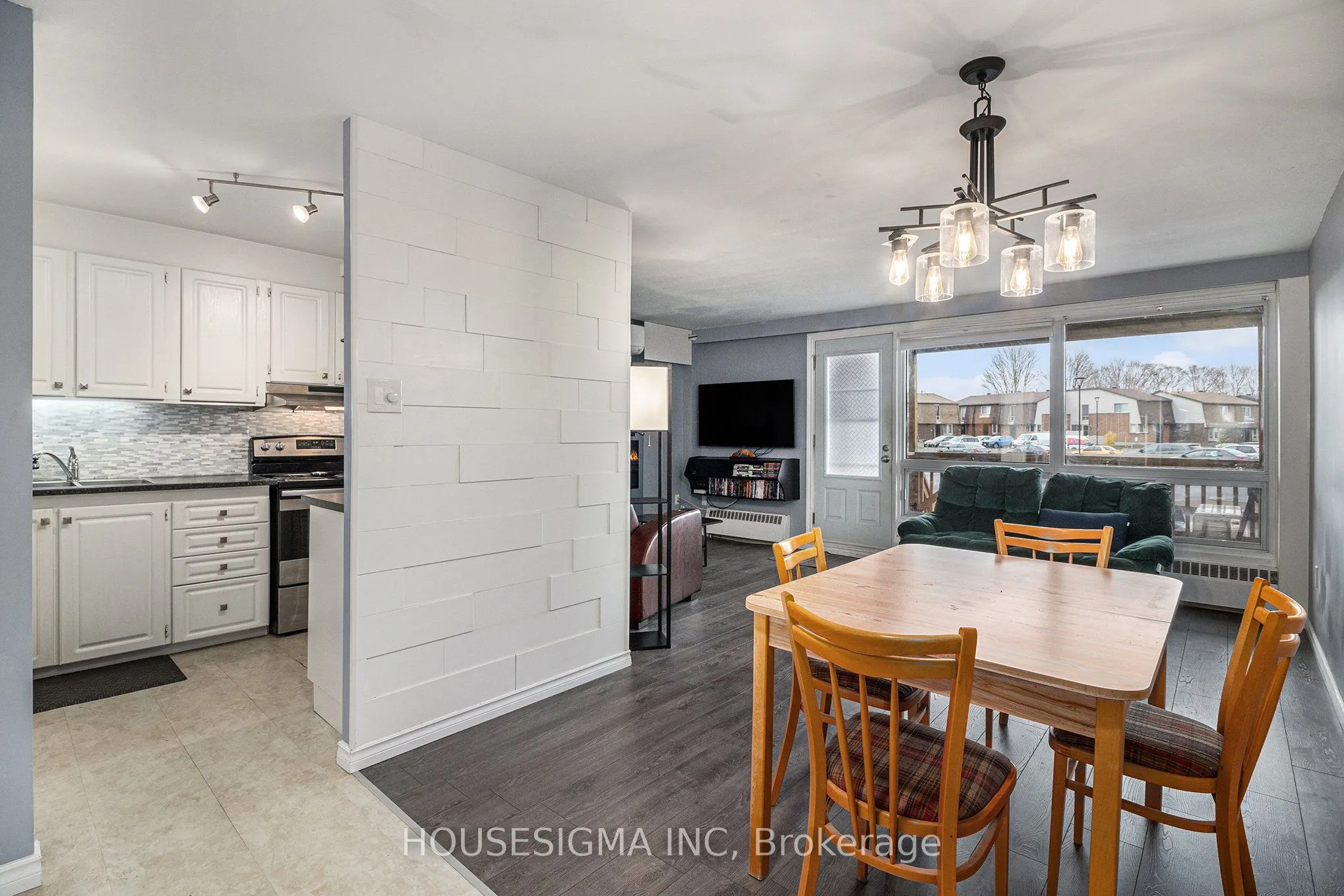 915 Elmsmere Road, #113