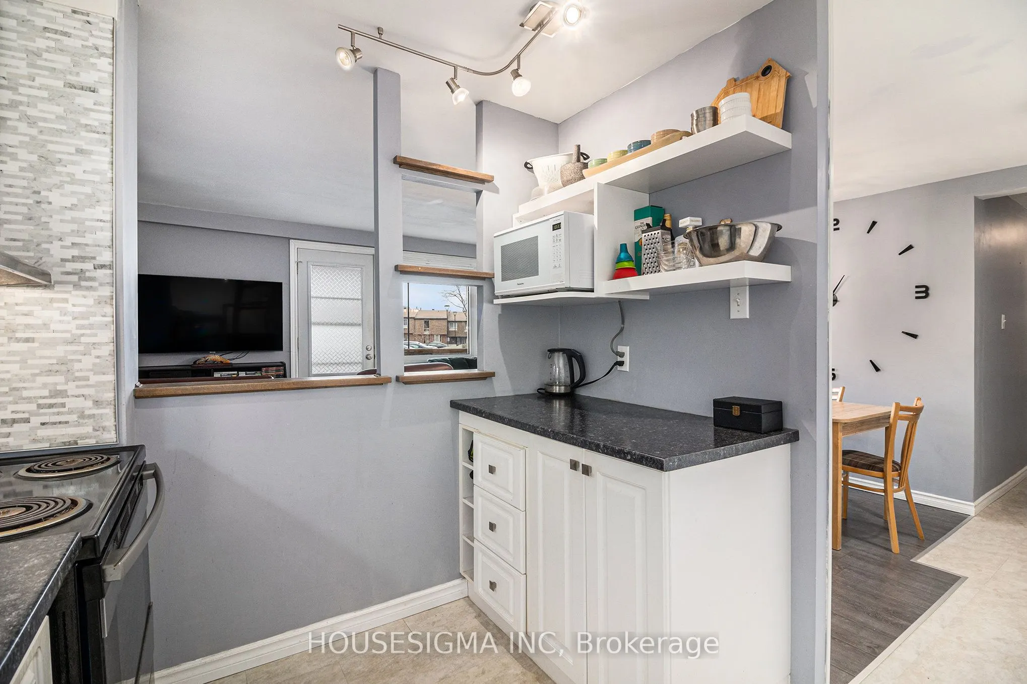 915 Elmsmere Road, #113