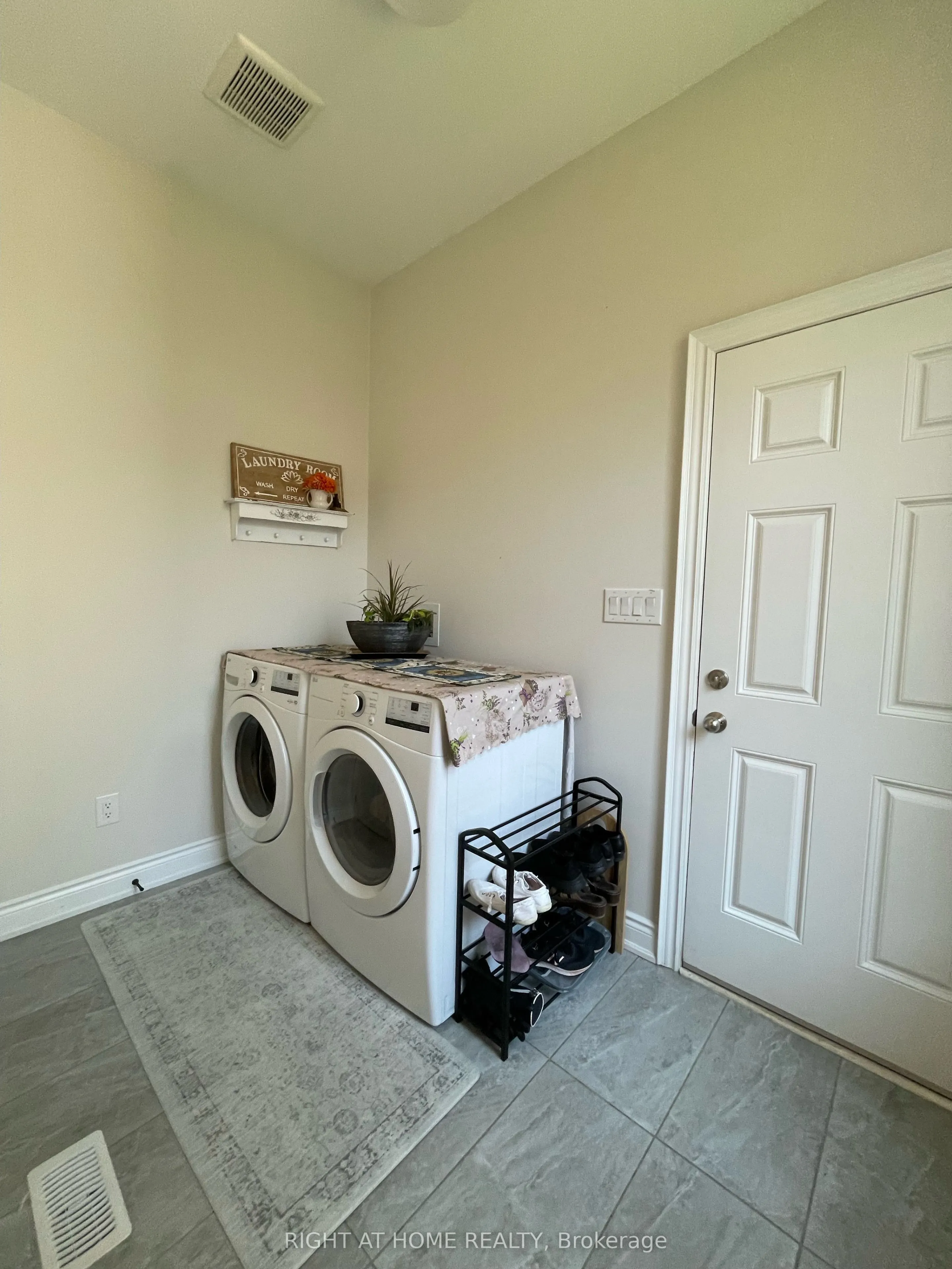 292 Noftall Gardens
