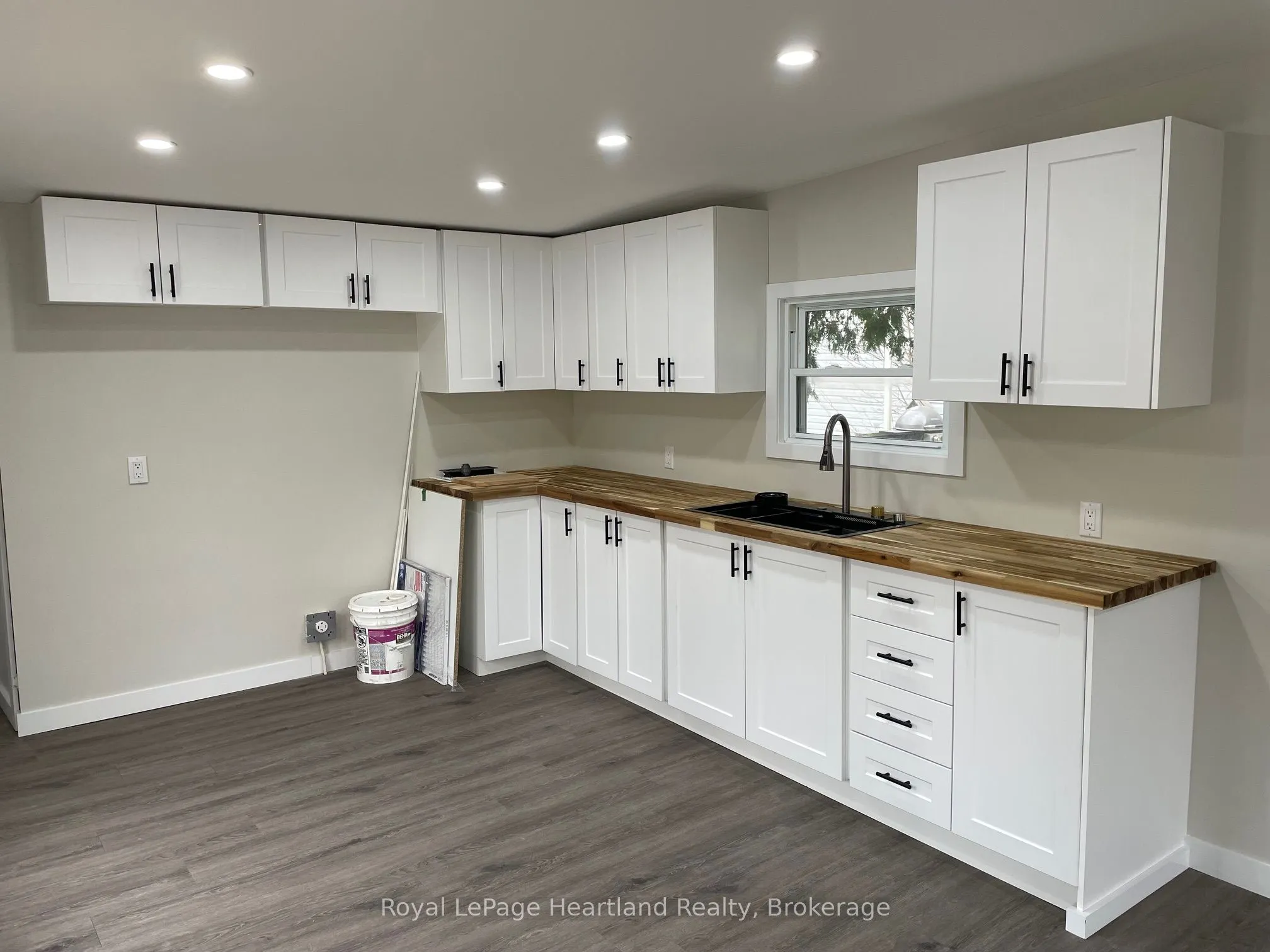 16 BLOOMSBURY Drive, #16